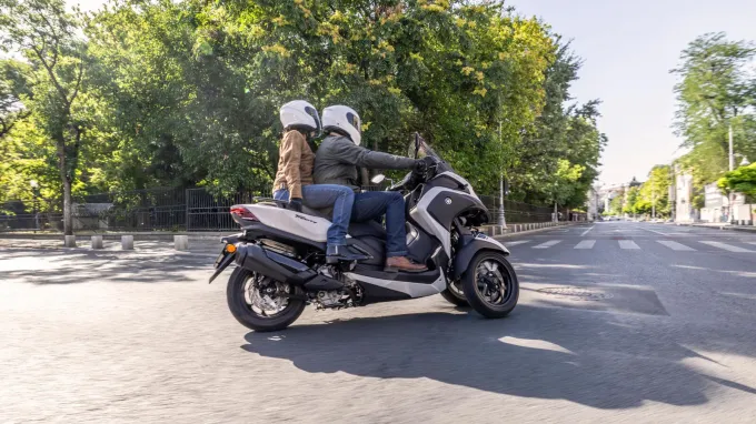 Yamaha Tricity 300 : profil en duo