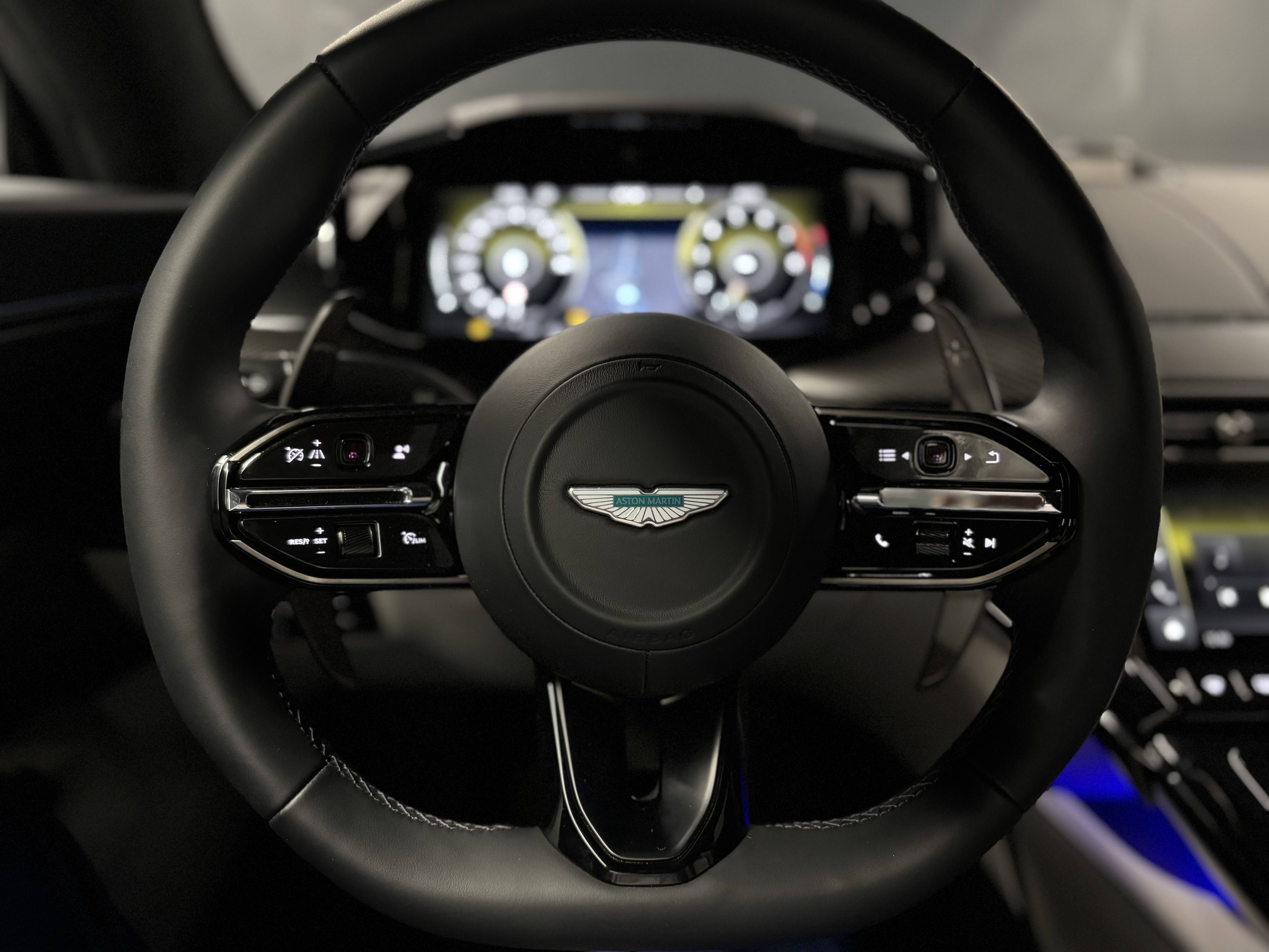 VANTAGE ROADSTER Vantage Roadster 4.0 Biturbo V8 665 ch BVA8 &mdash; 2