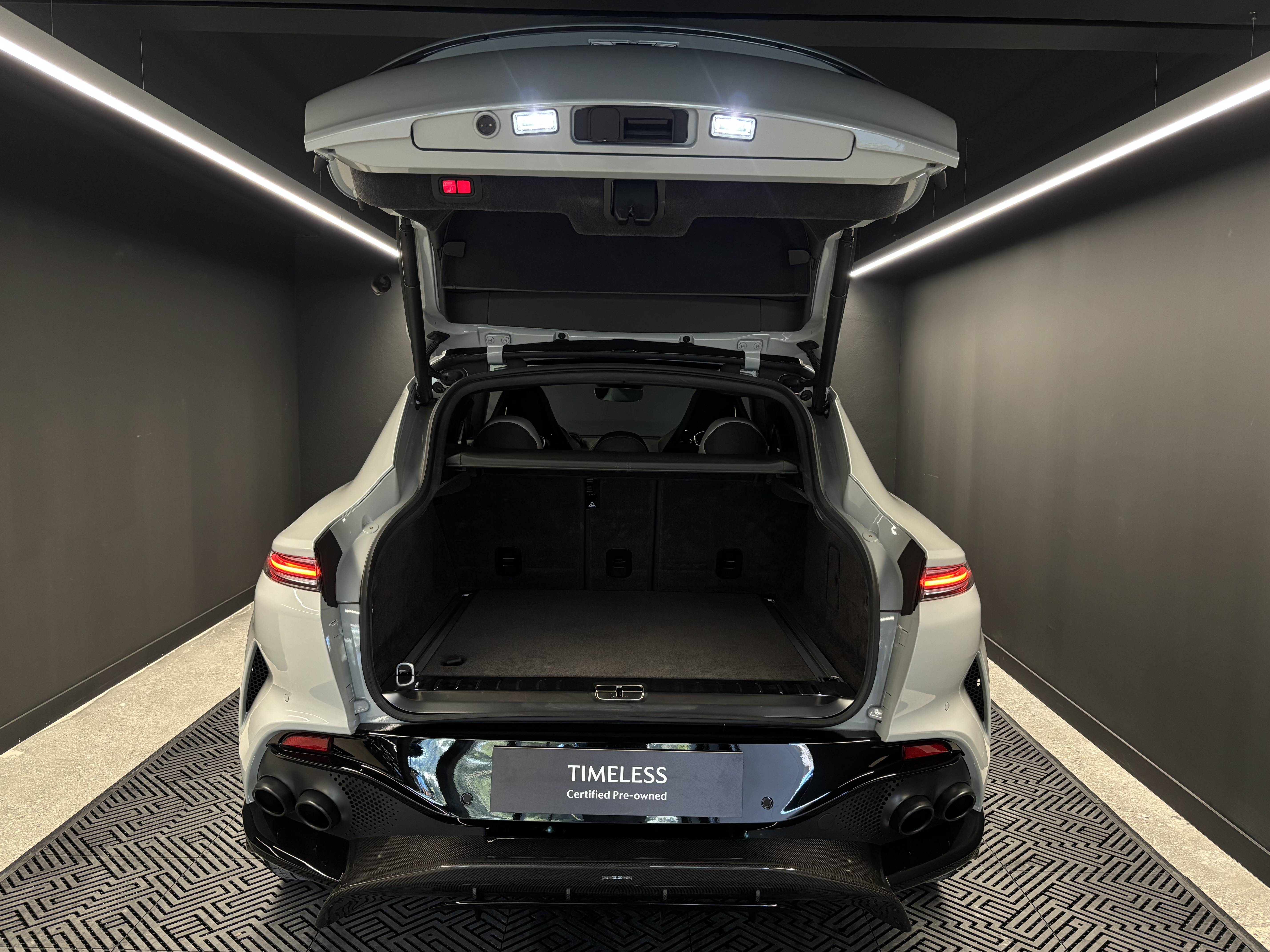 DBX707 DBX707 4.0 Biturbo V8 &mdash; 10