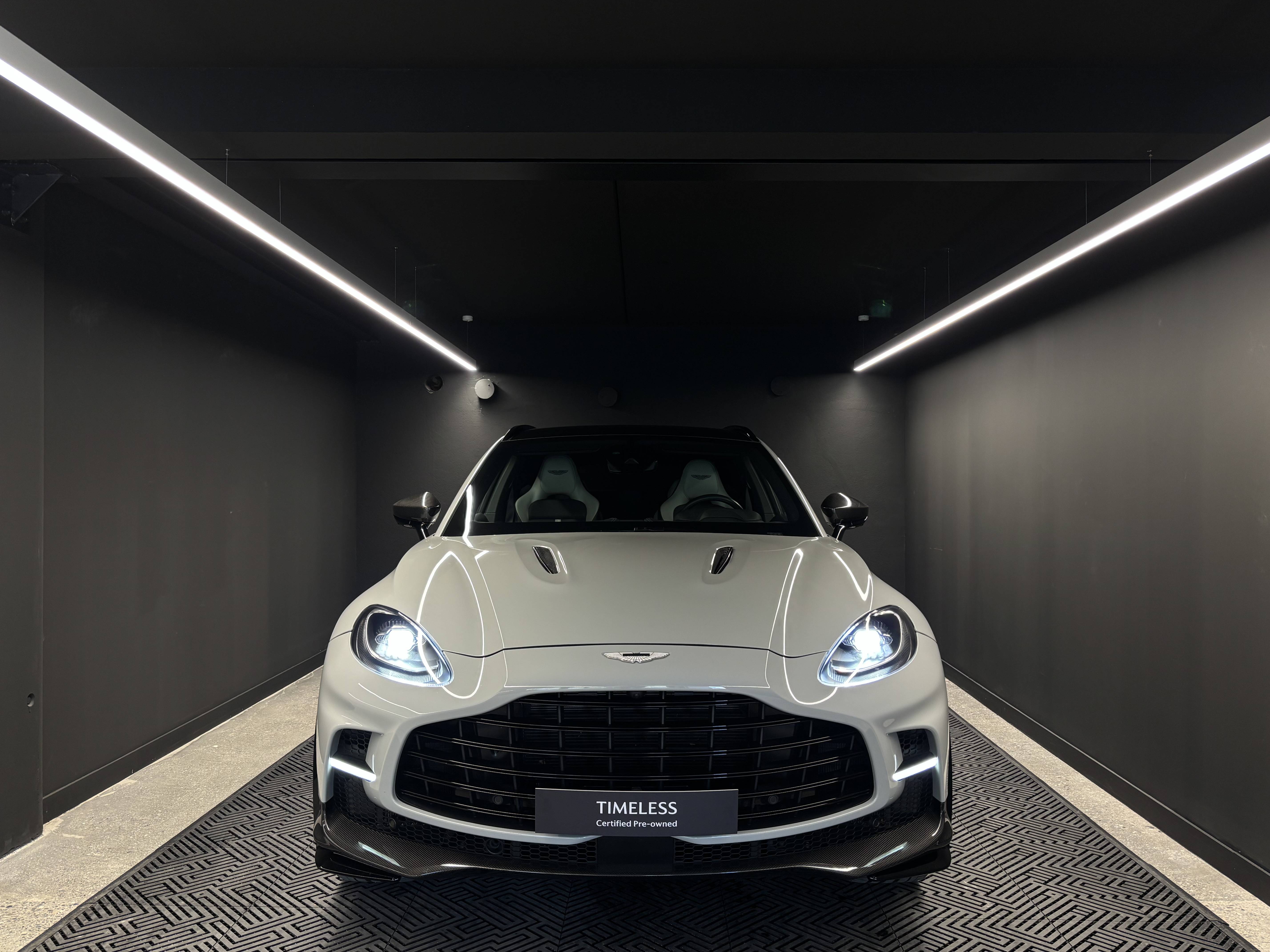 DBX707 DBX707 4.0 Biturbo V8 &mdash; 12