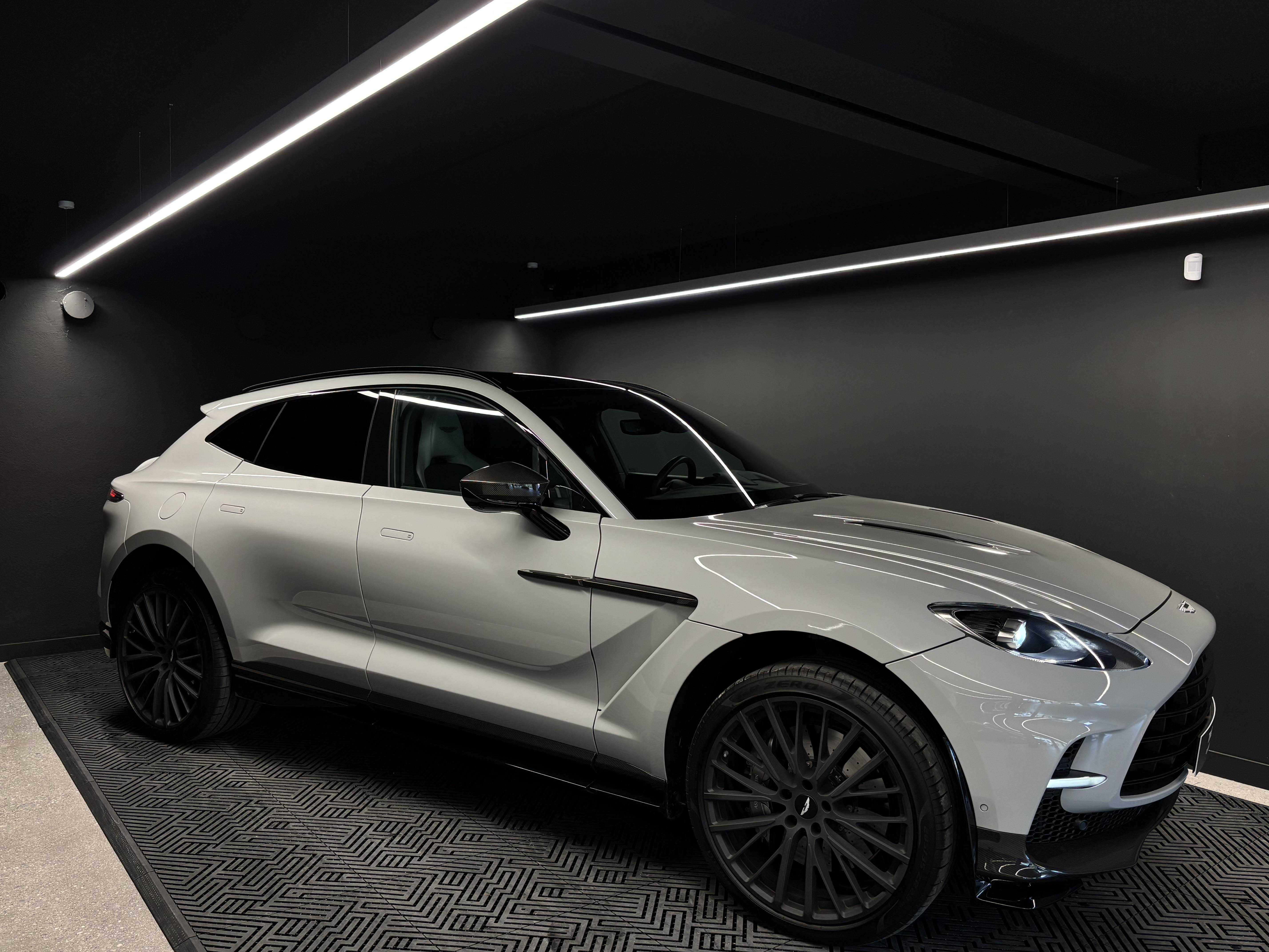DBX707 DBX707 4.0 Biturbo V8 &mdash; 13