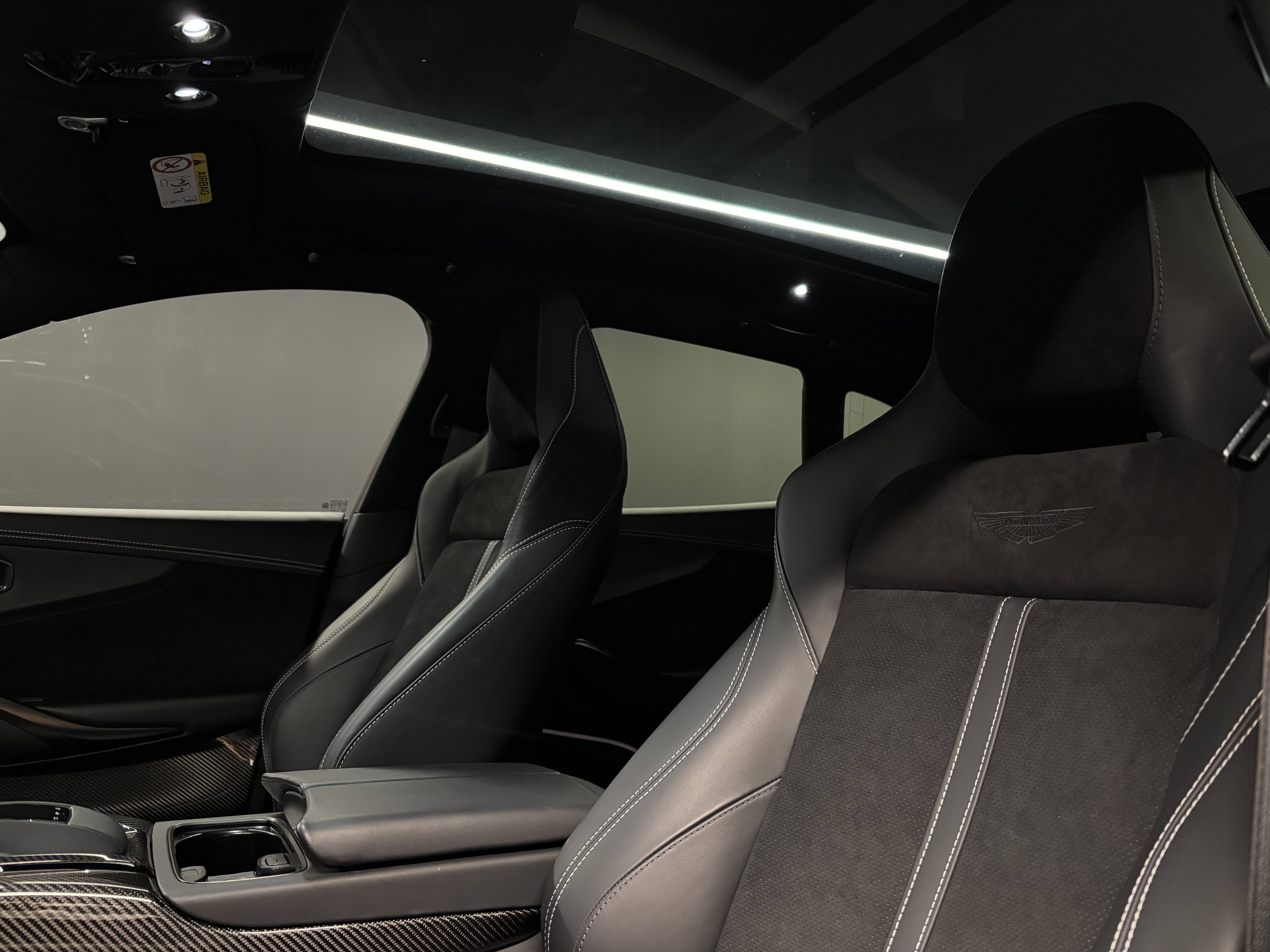 DBX707 DBX707 4.0 Biturbo V8 &mdash; 6