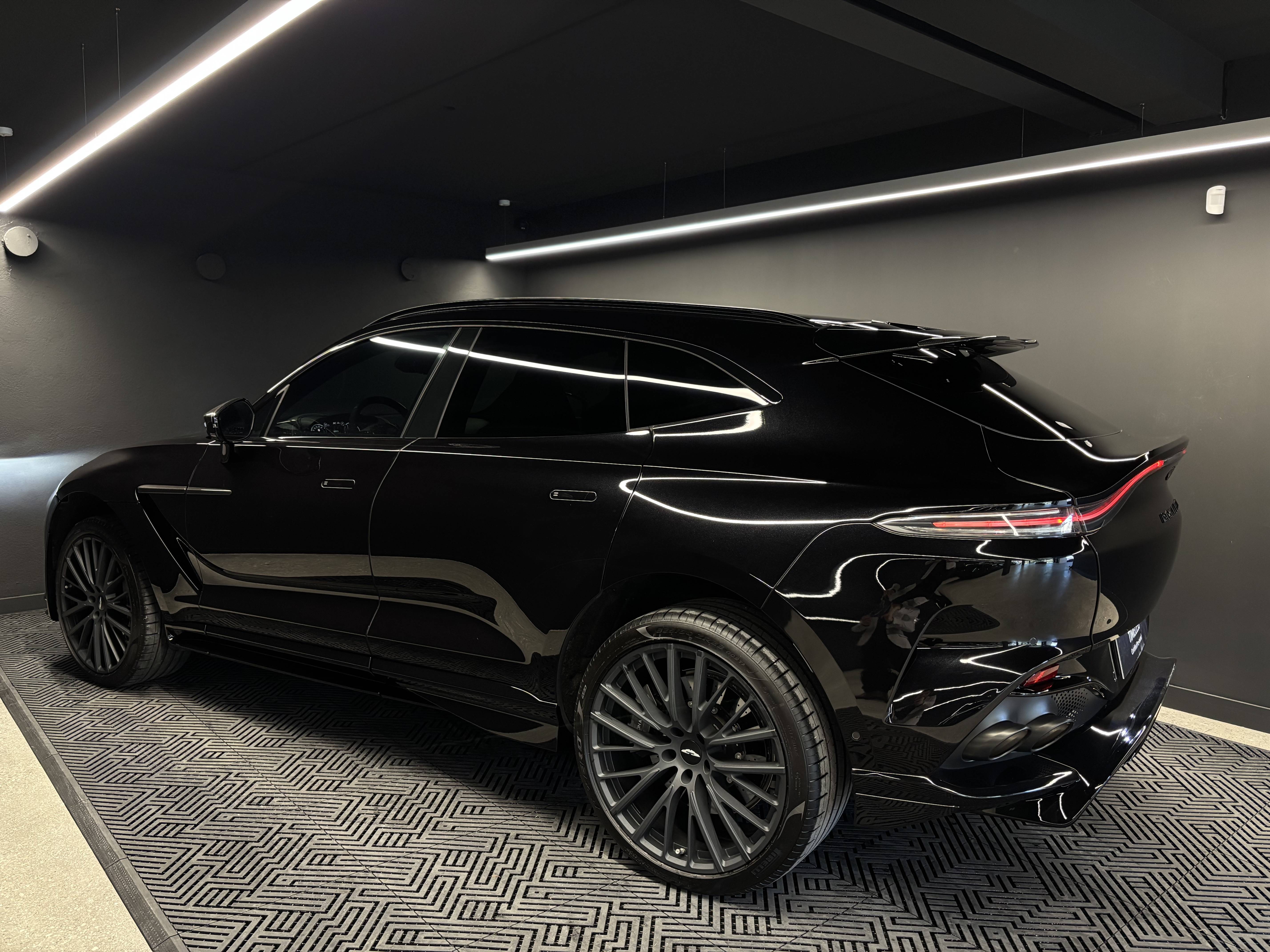 DBX707 DBX707 4.0 Biturbo V8 &mdash; 12