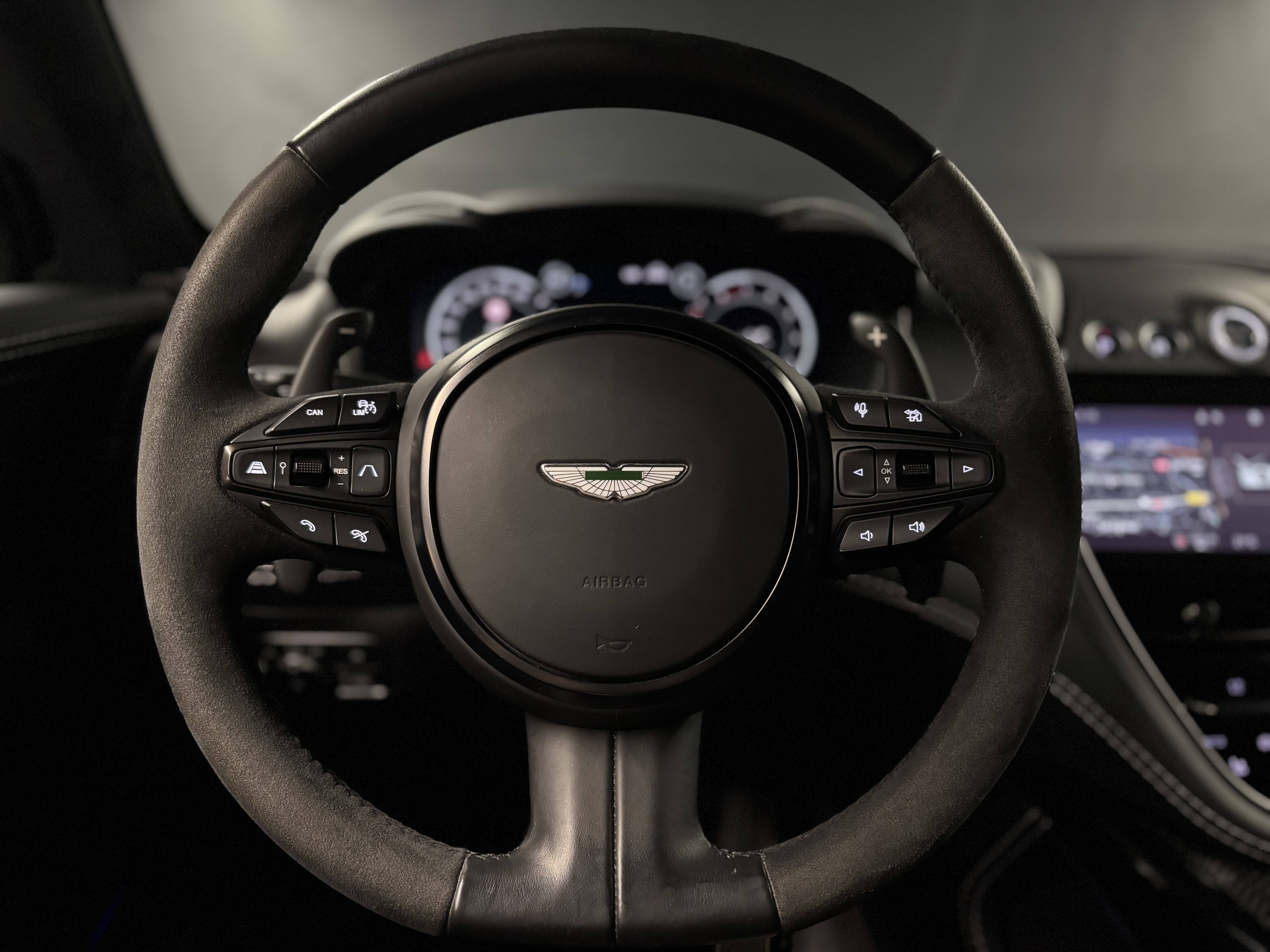 DBX707 DBX707 4.0 Biturbo V8 &mdash; 2