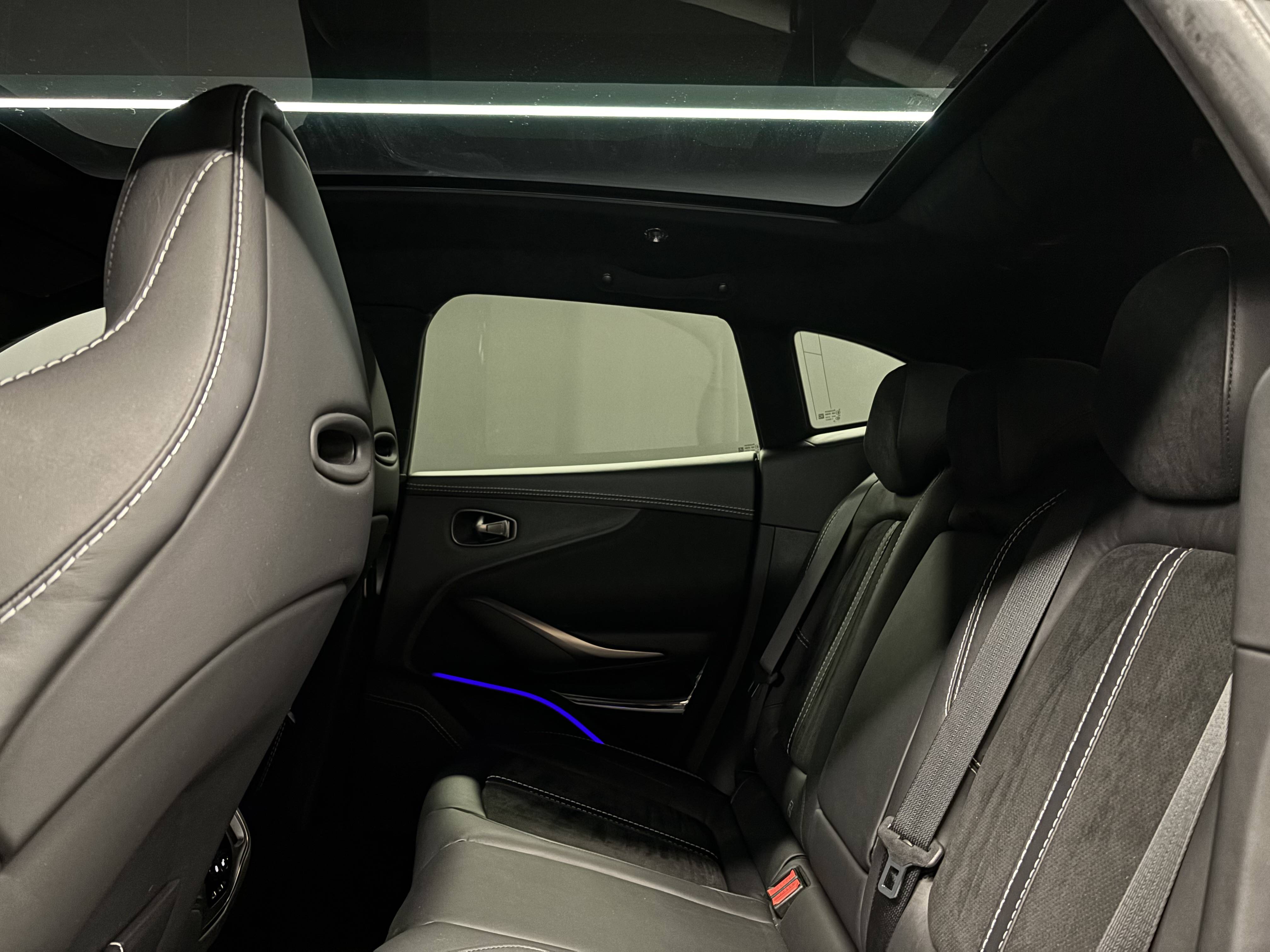 DBX707 DBX707 4.0 Biturbo V8 &mdash; 6