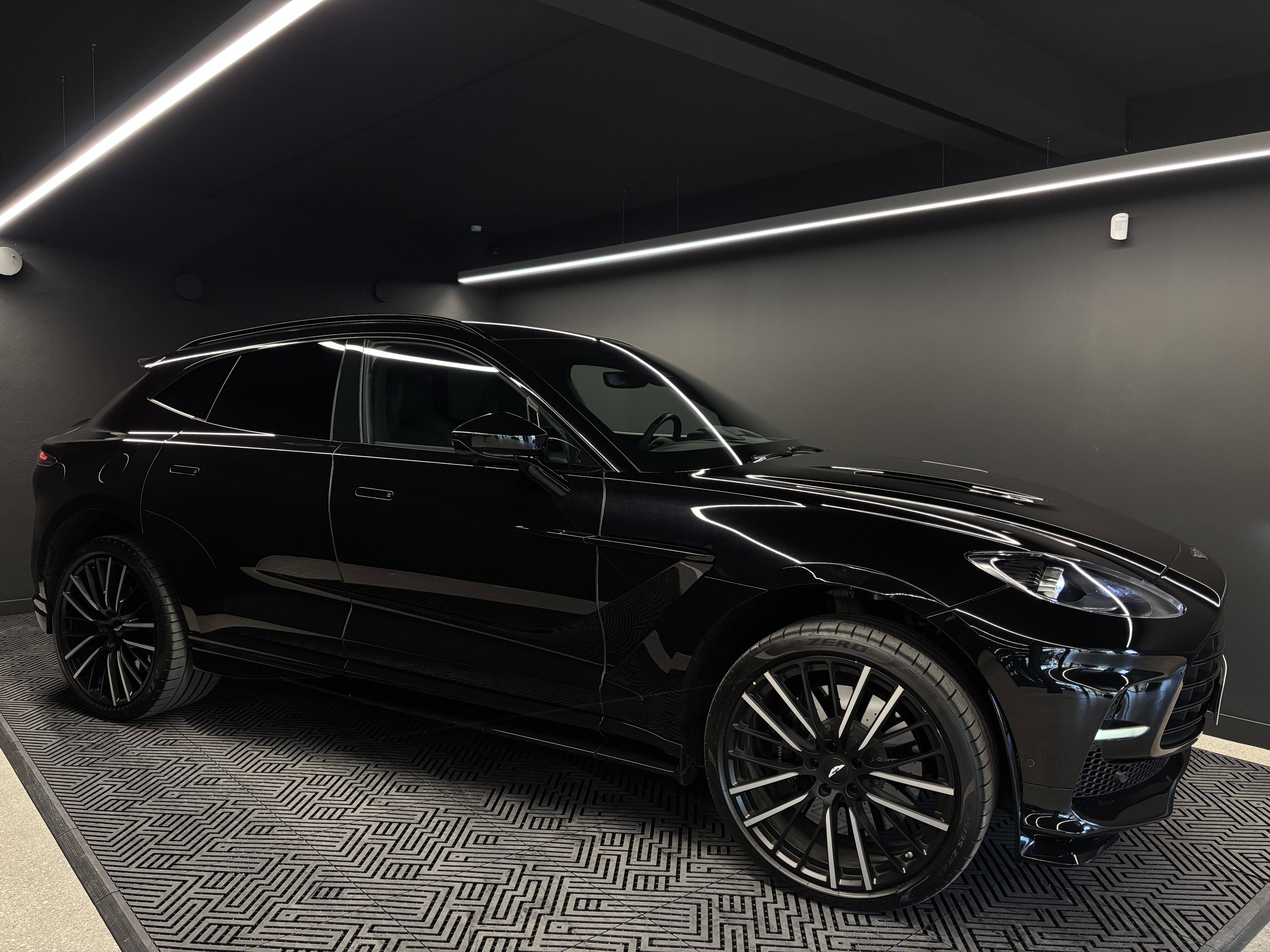 DBX707 DBX707 4.0 Biturbo V8 &mdash; 13