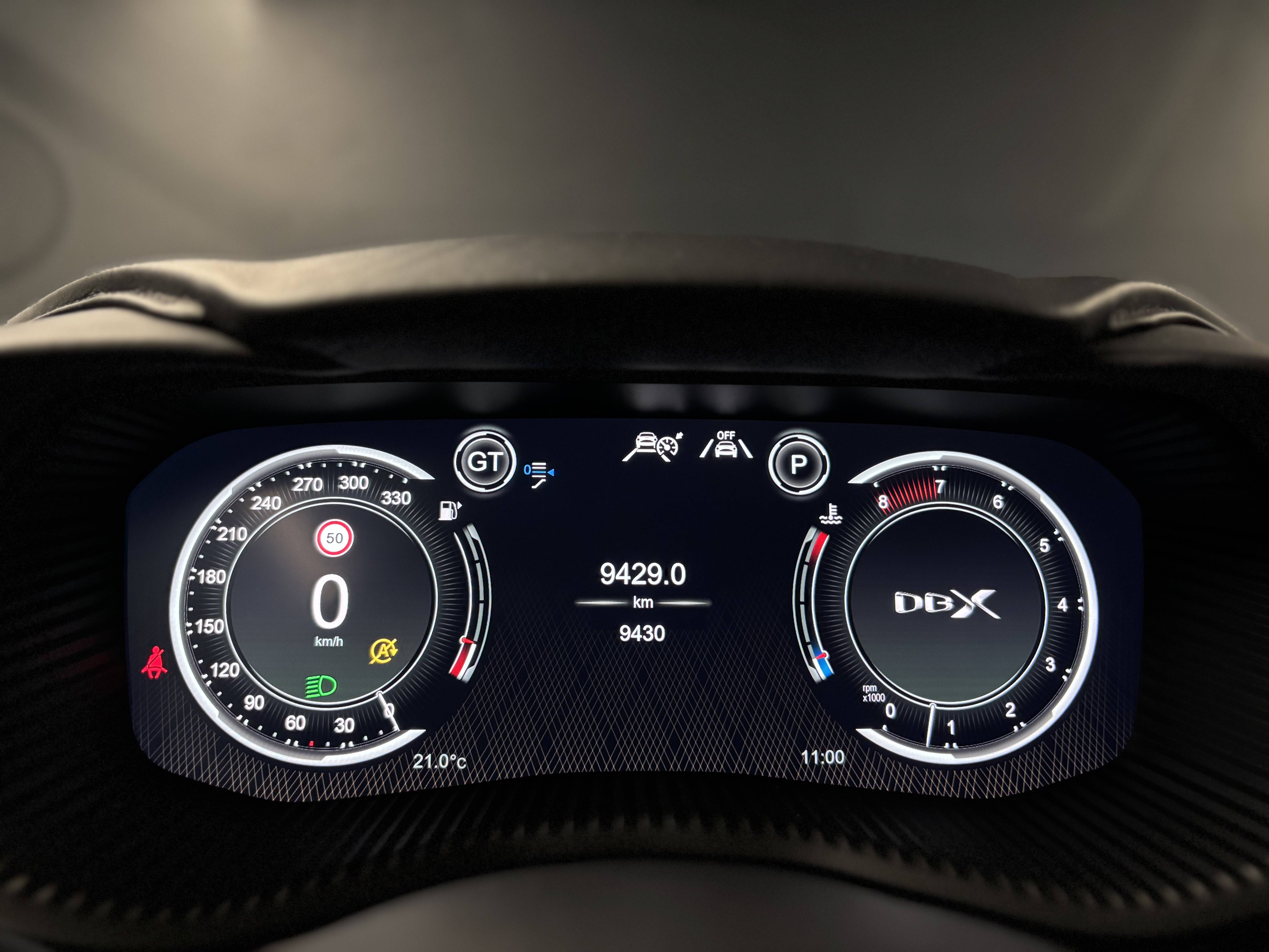 DBX DBX 4.0 Biturbo V8 &mdash; 3