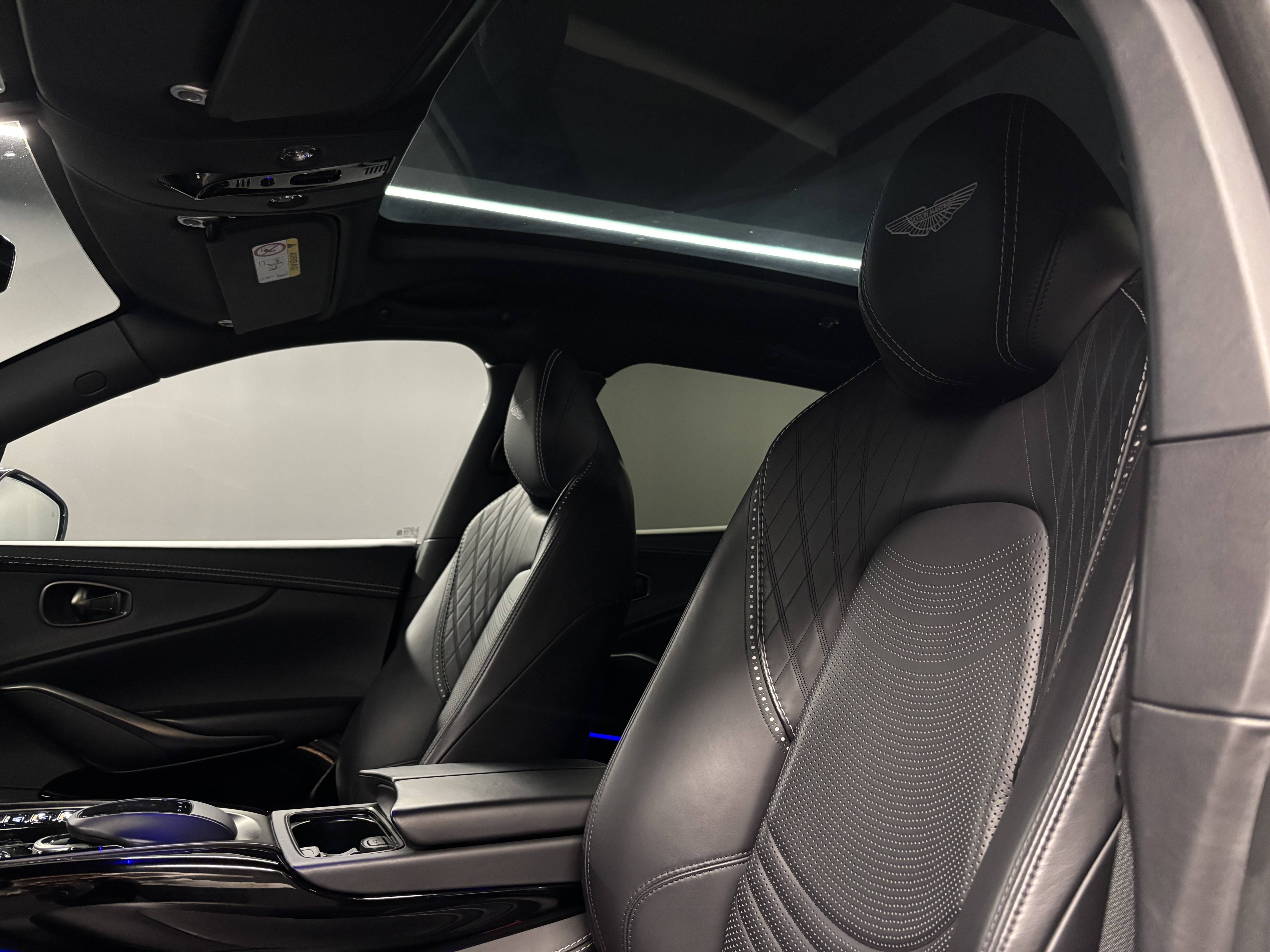 DBX DBX 4.0 Biturbo V8 &mdash; 5