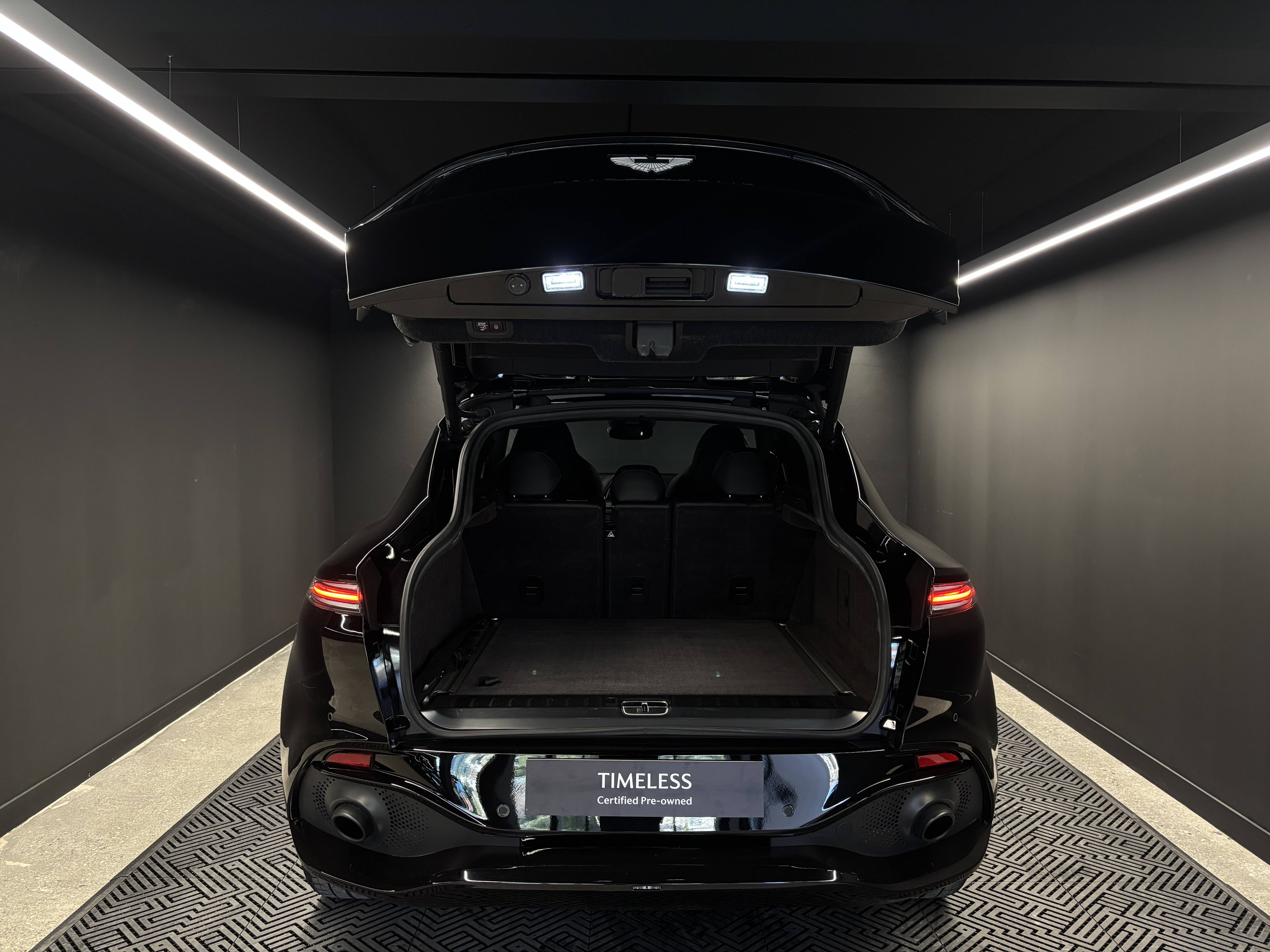 DBX DBX 4.0 Biturbo V8 &mdash; 6
