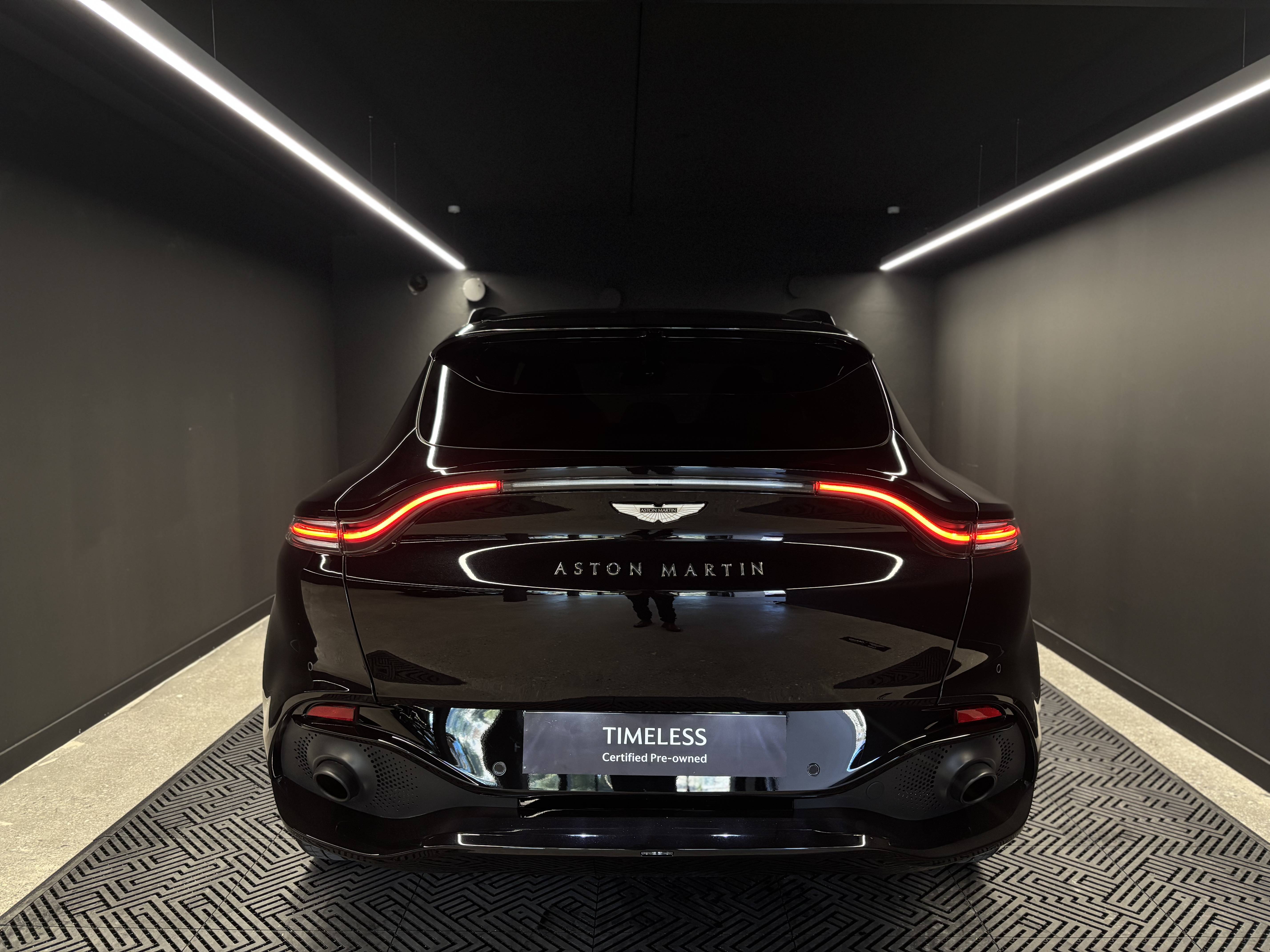 DBX DBX 4.0 Biturbo V8 &mdash; 7