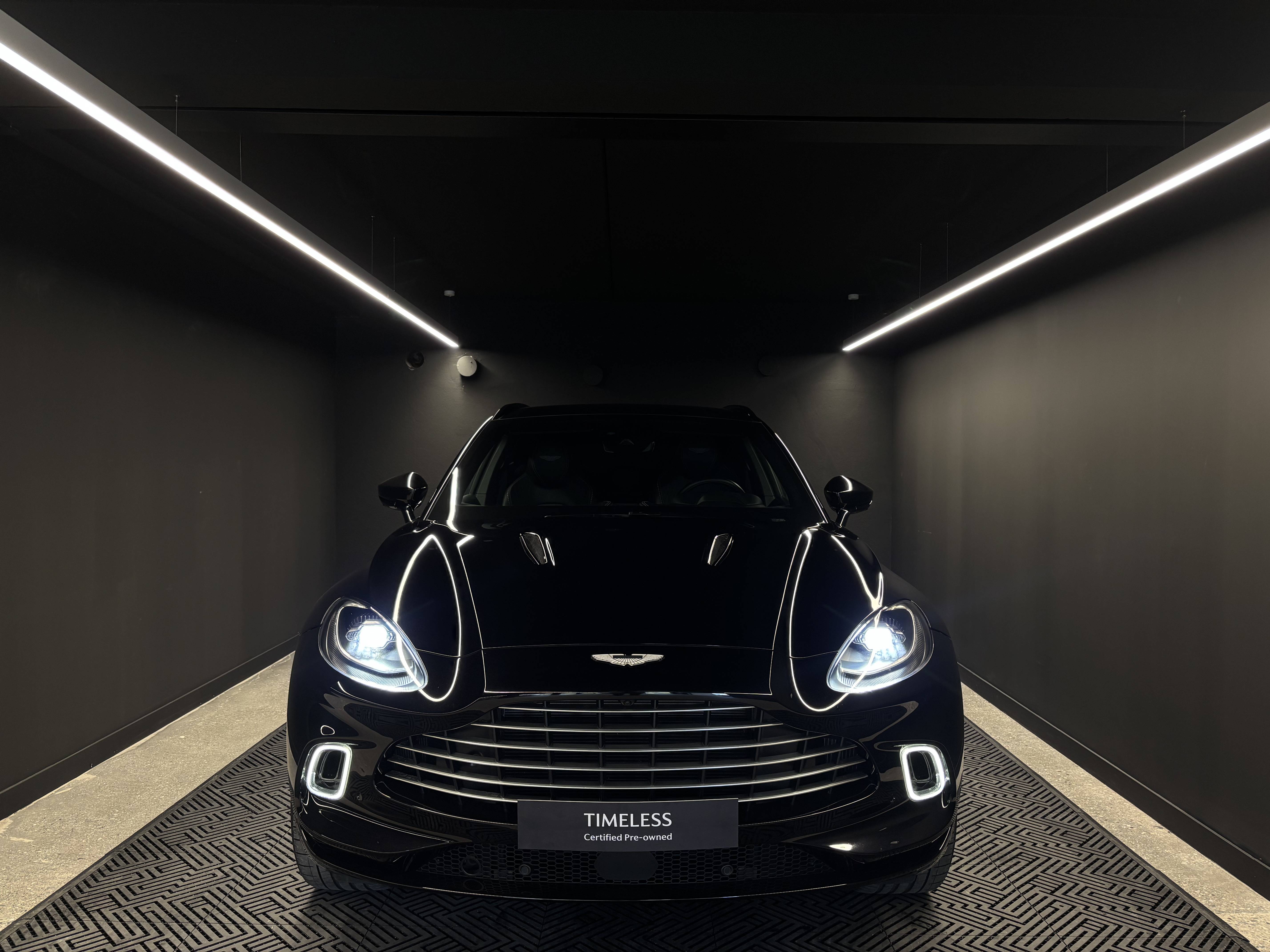 DBX DBX 4.0 Biturbo V8 &mdash; 11