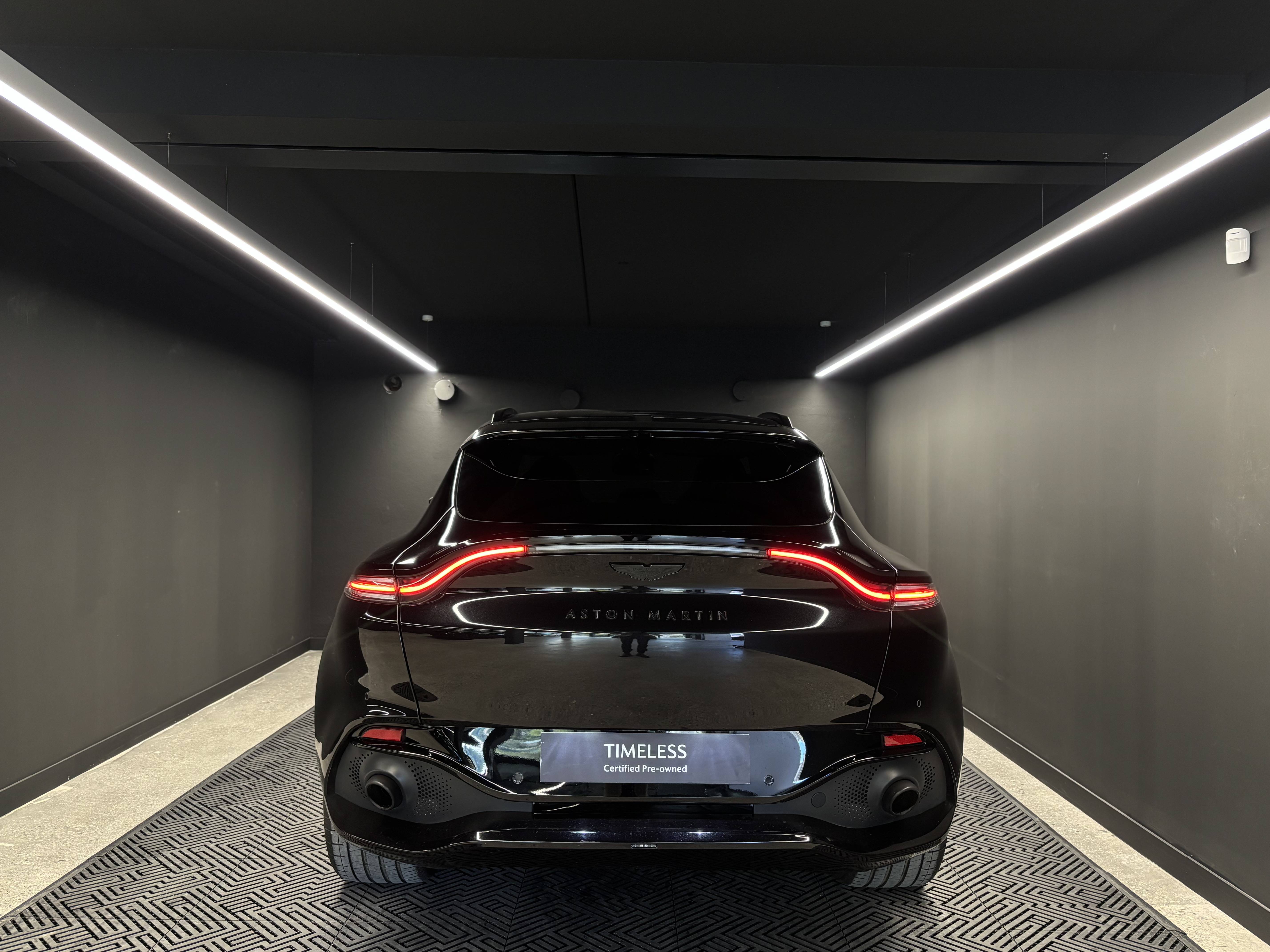 DBX DBX 4.0 Biturbo V8 &mdash; 2