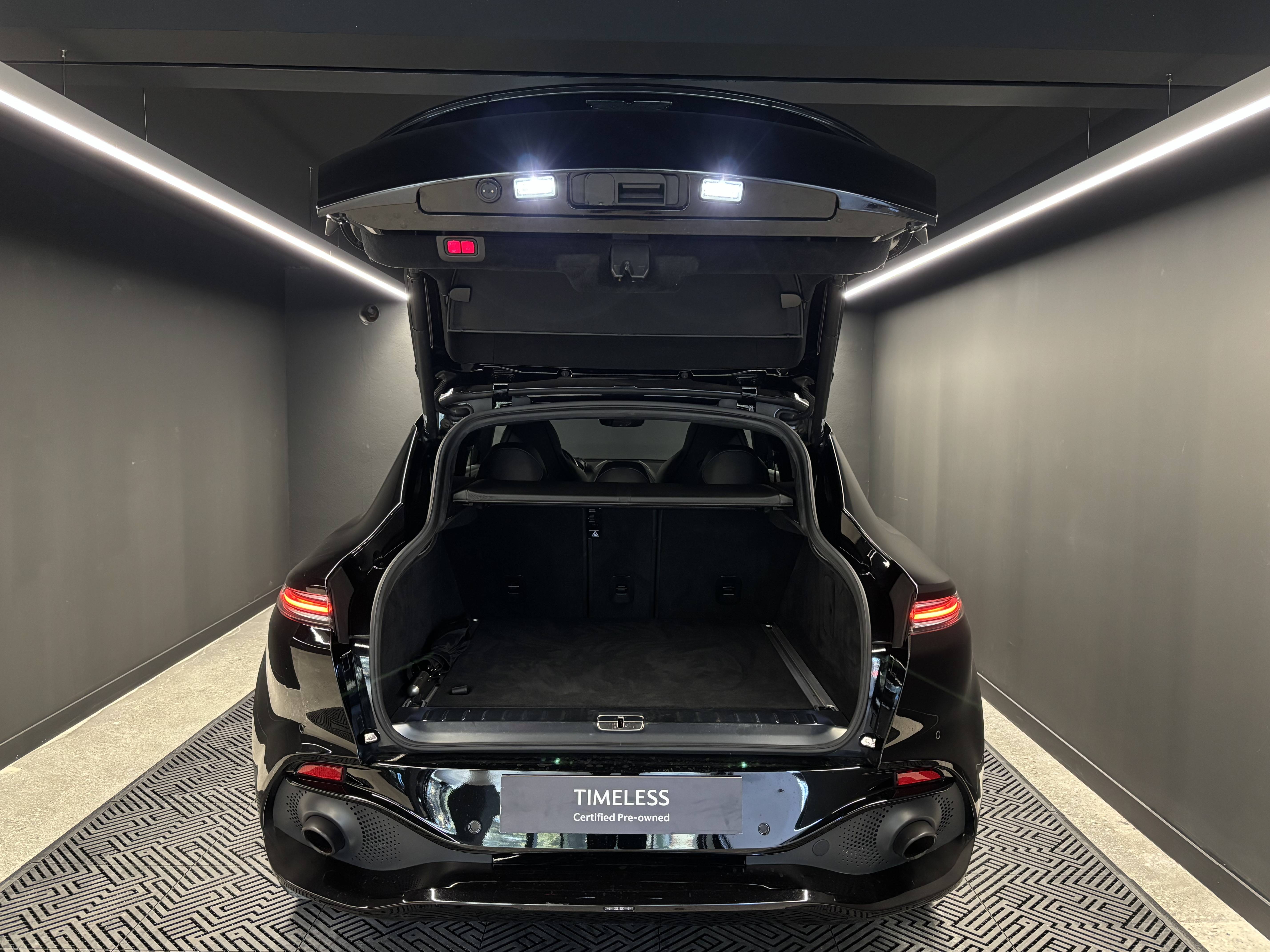 DBX DBX 4.0 Biturbo V8 &mdash; 3