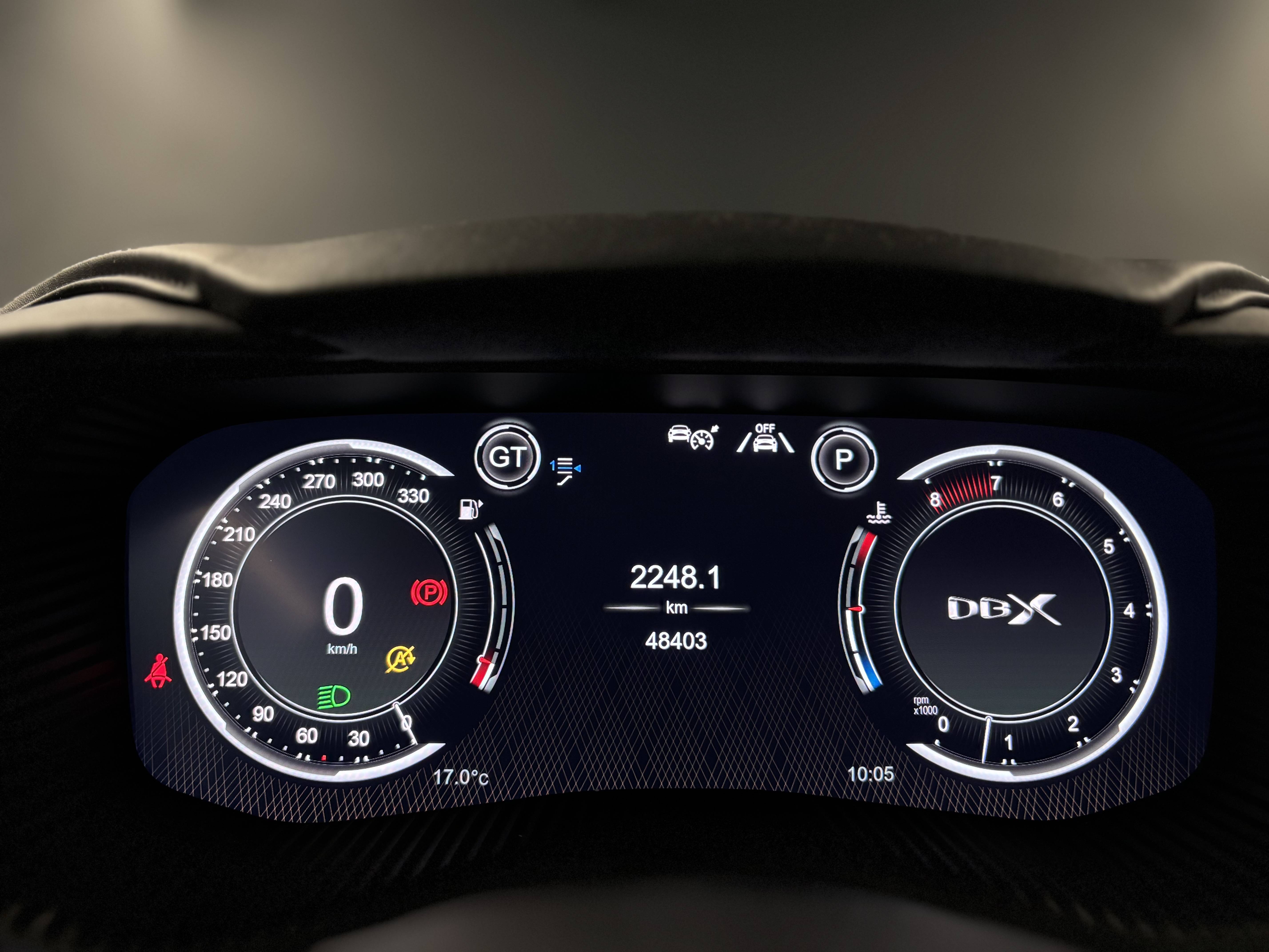 DBX DBX 4.0 Biturbo V8 &mdash; 7