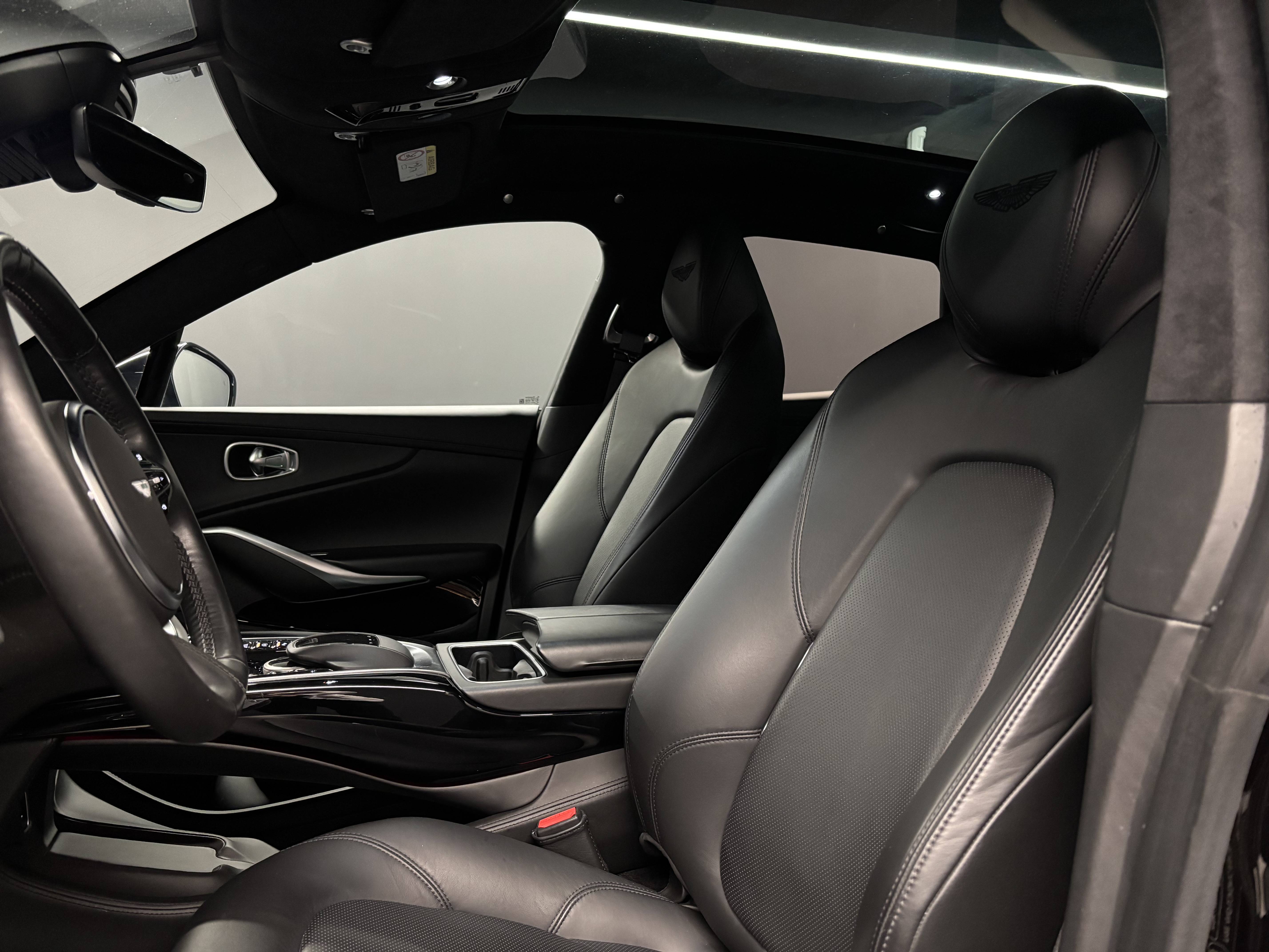 DBX DBX 4.0 Biturbo V8 &mdash; 8