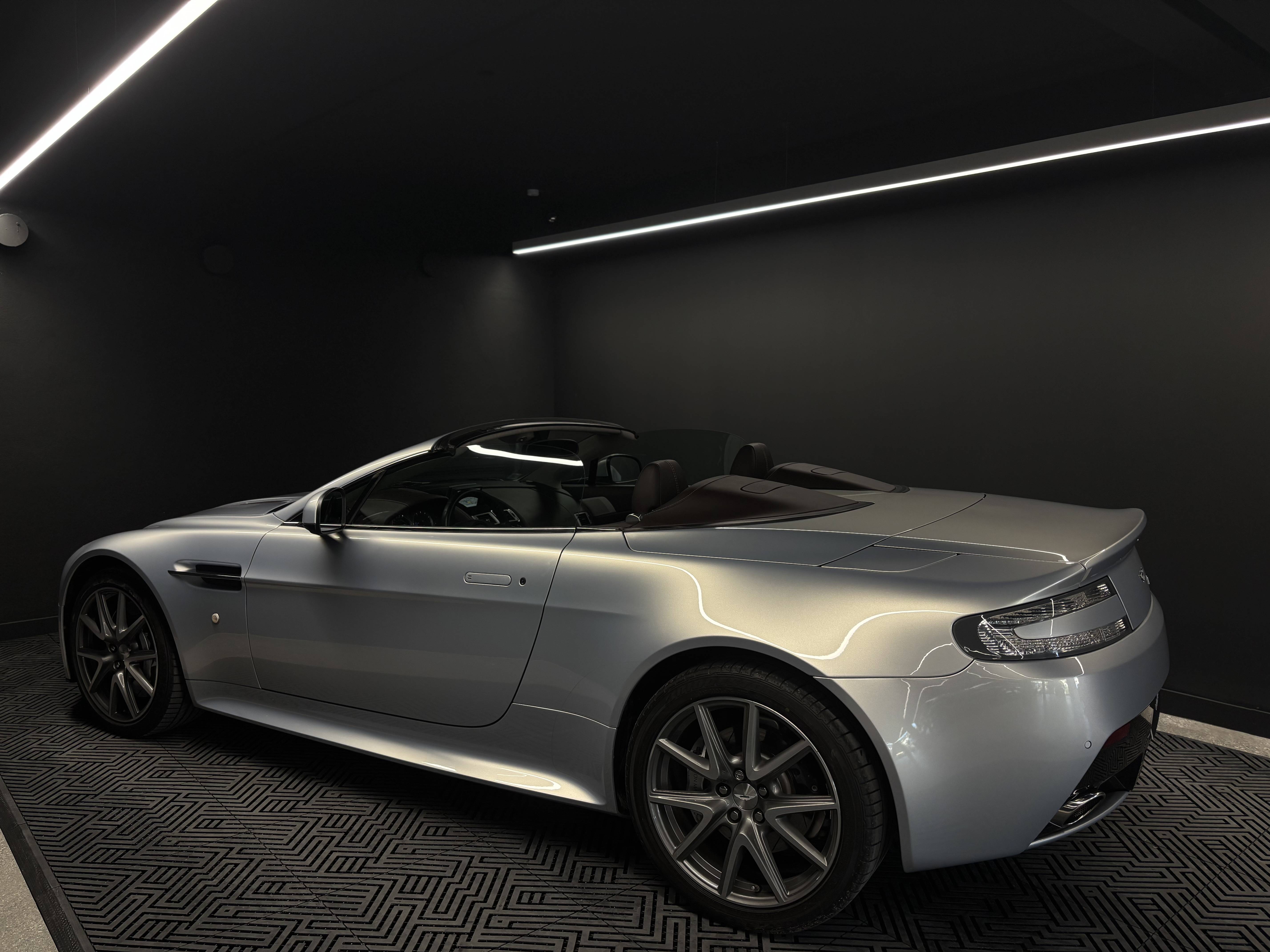 VANTAGE Vantage S Roadster V8 &mdash; 9