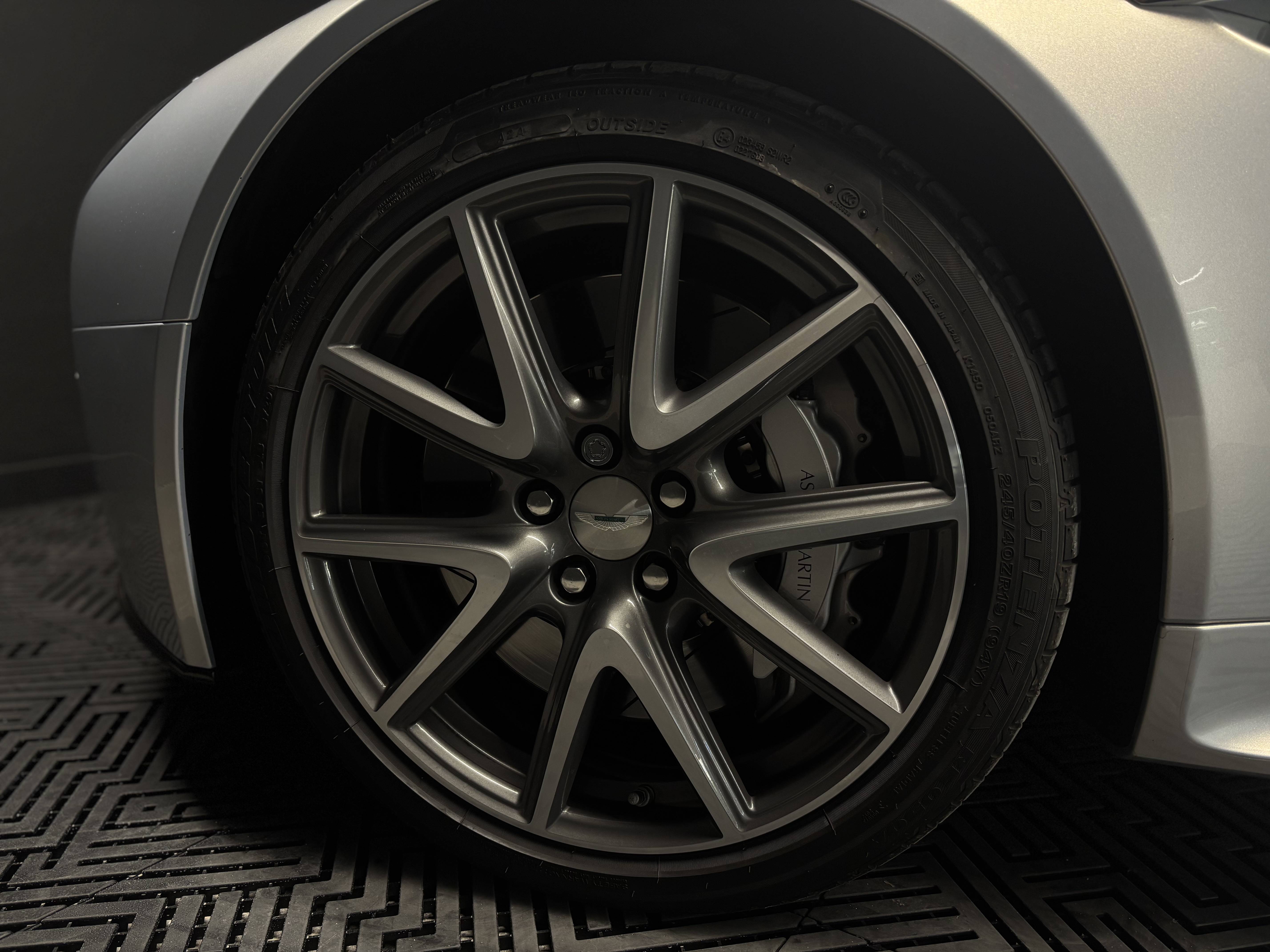 VANTAGE Vantage S Roadster V8 &mdash; 10
