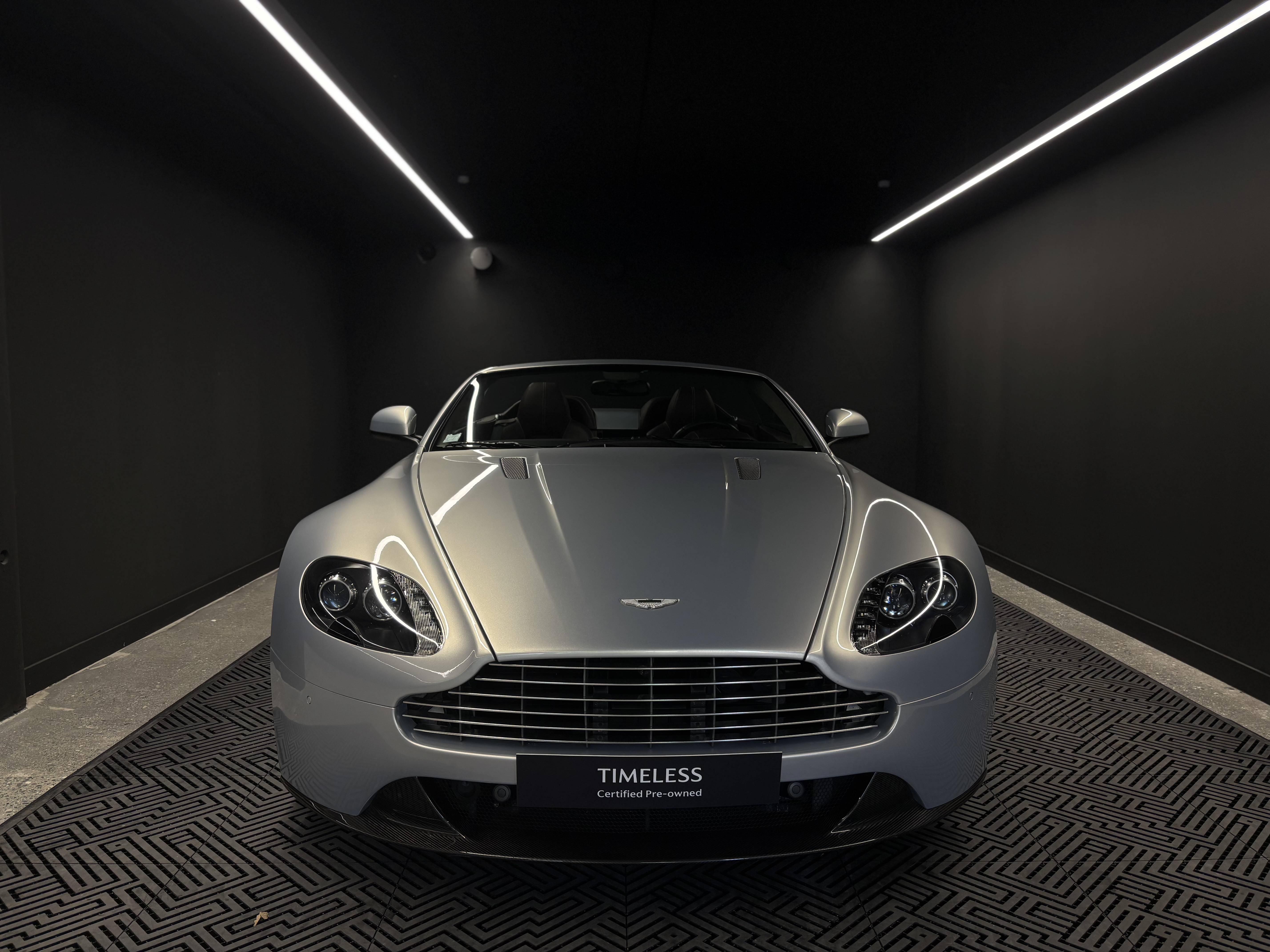 VANTAGE Vantage S Roadster V8 &mdash; 12