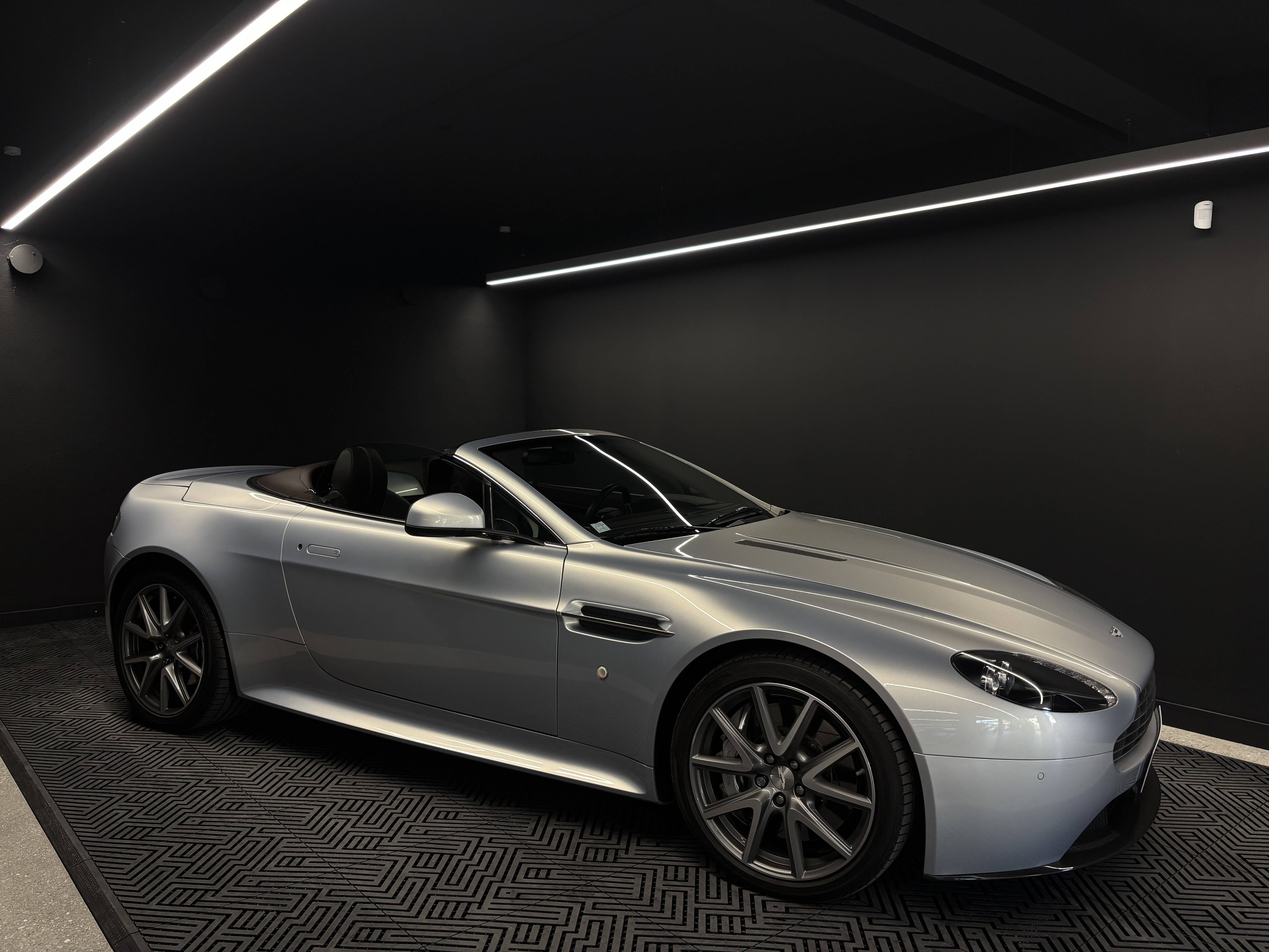 VANTAGE Vantage S Roadster V8 &mdash; 13