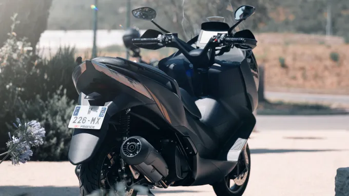 Zontes 125 E : 3/4 arrière