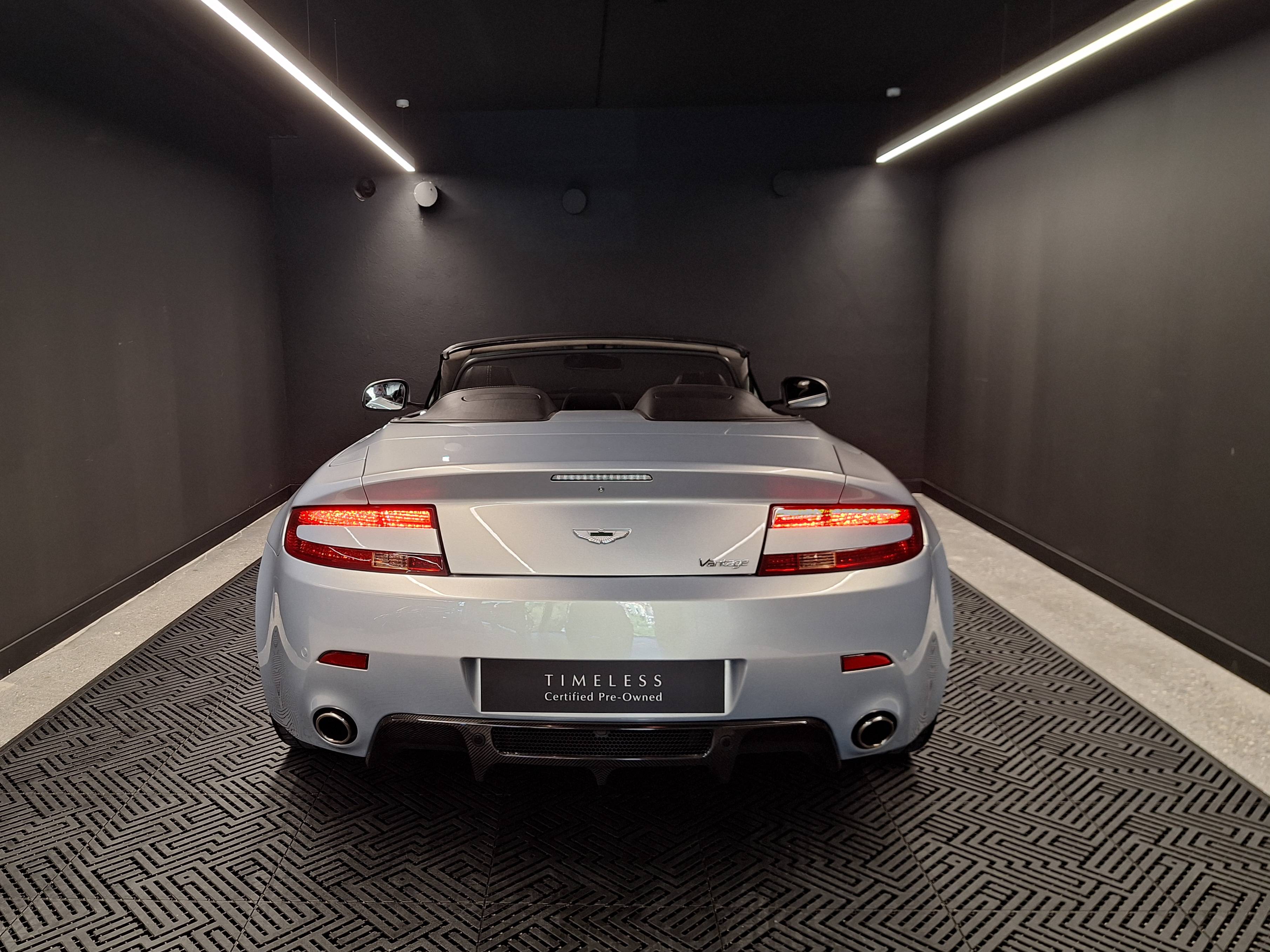 VANTAGE Vantage Roadster V8 &mdash; 2