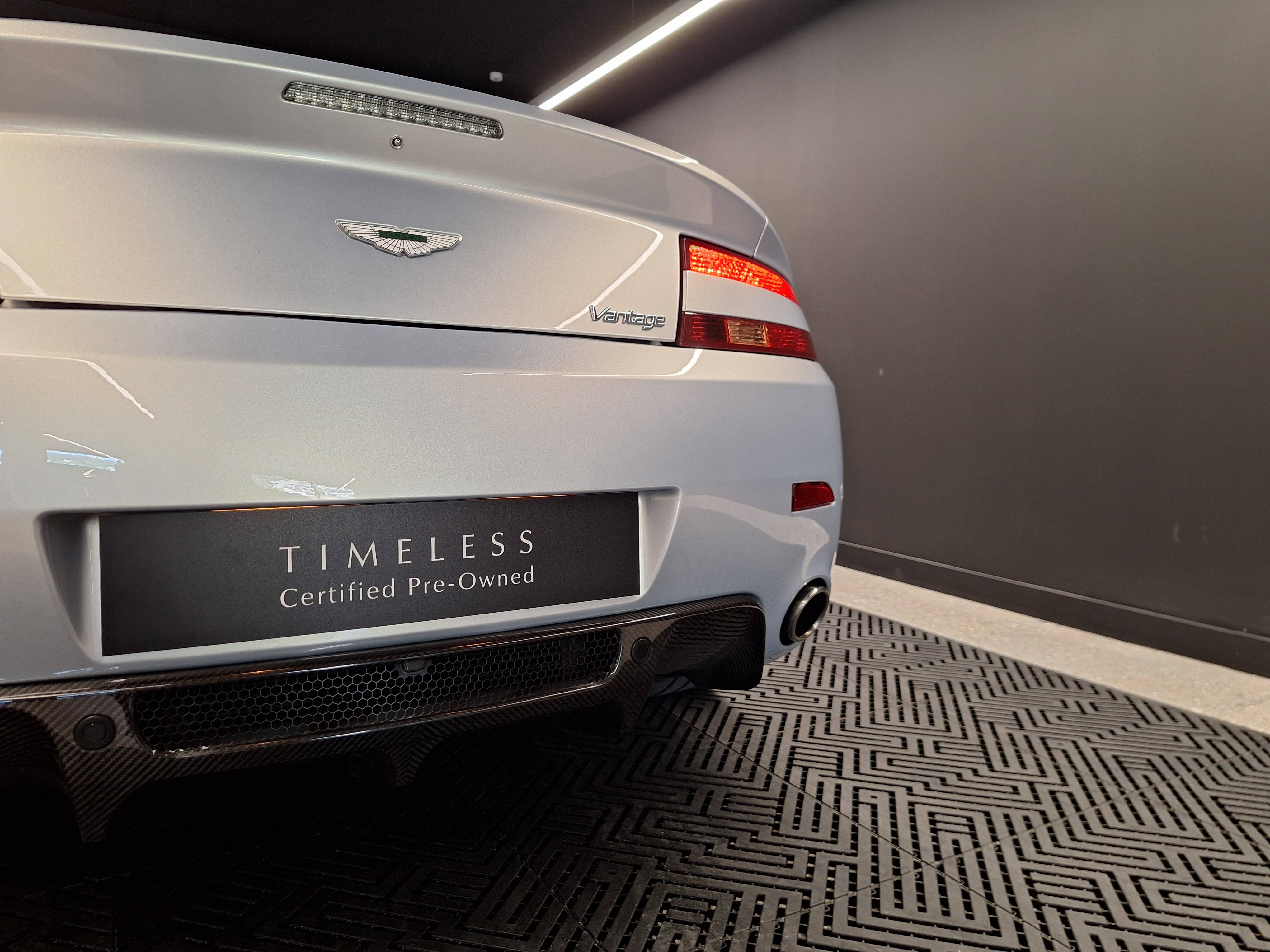 VANTAGE Vantage Roadster V8 &mdash; 4