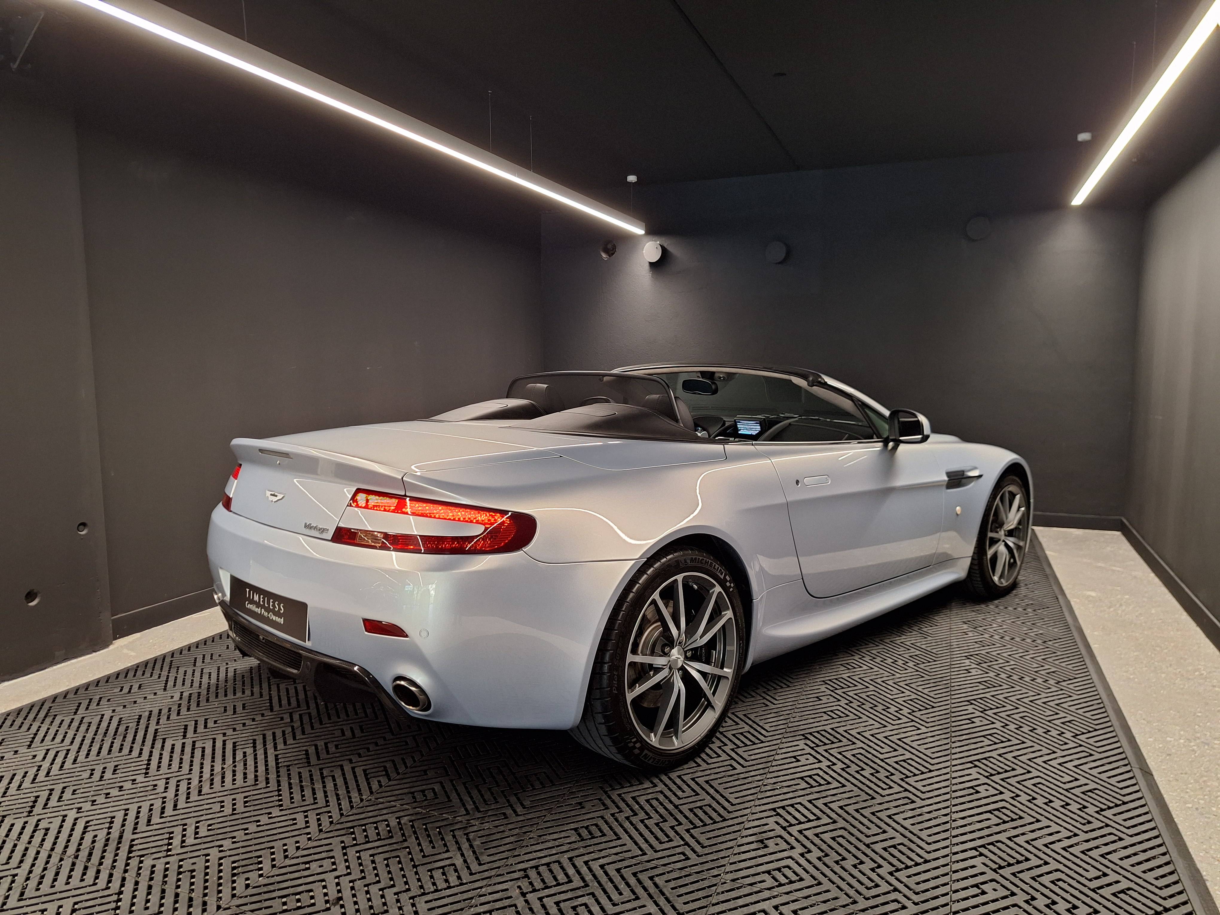 VANTAGE Vantage Roadster V8 &mdash; 7