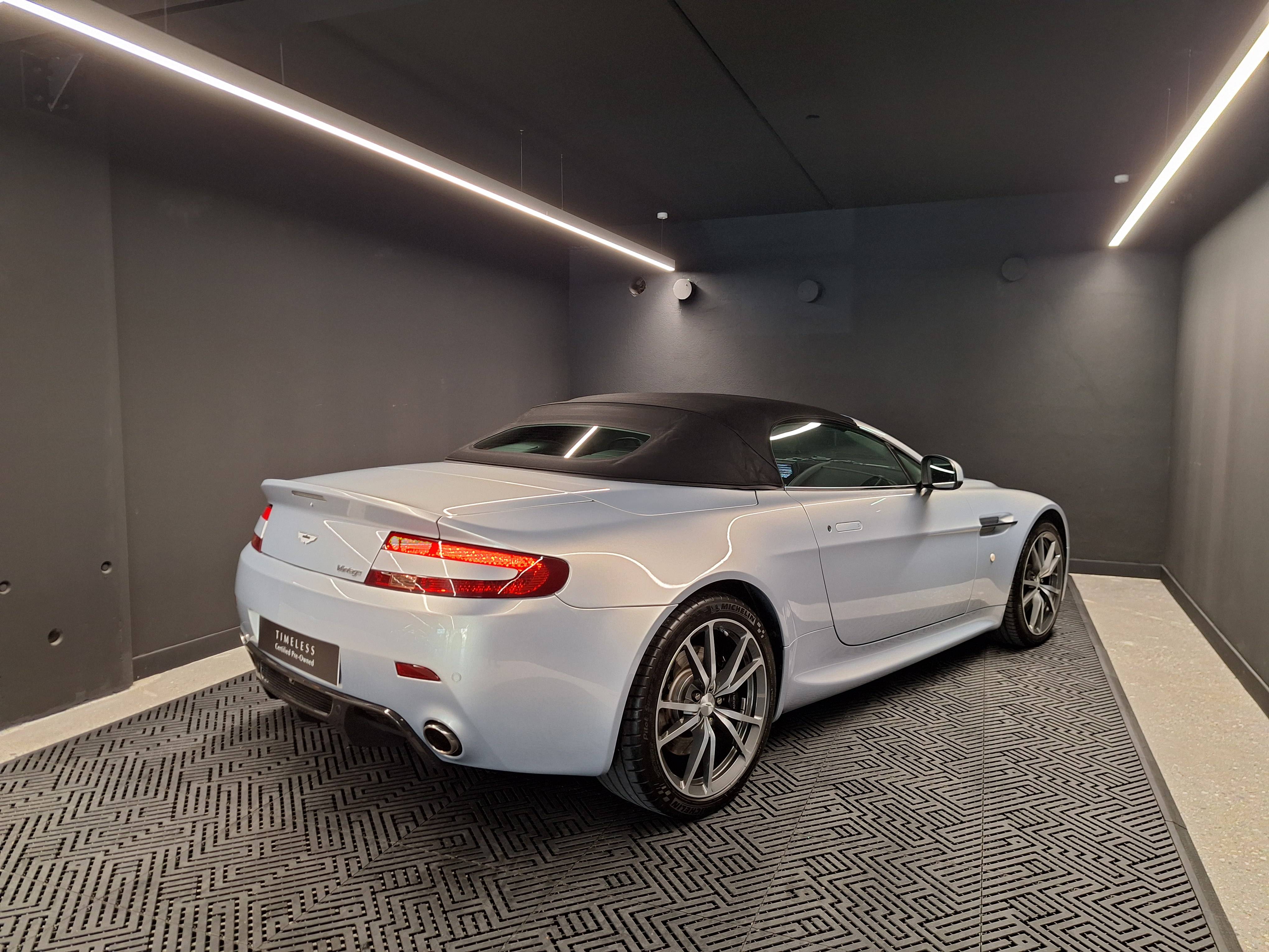 VANTAGE Vantage Roadster V8 &mdash; 8