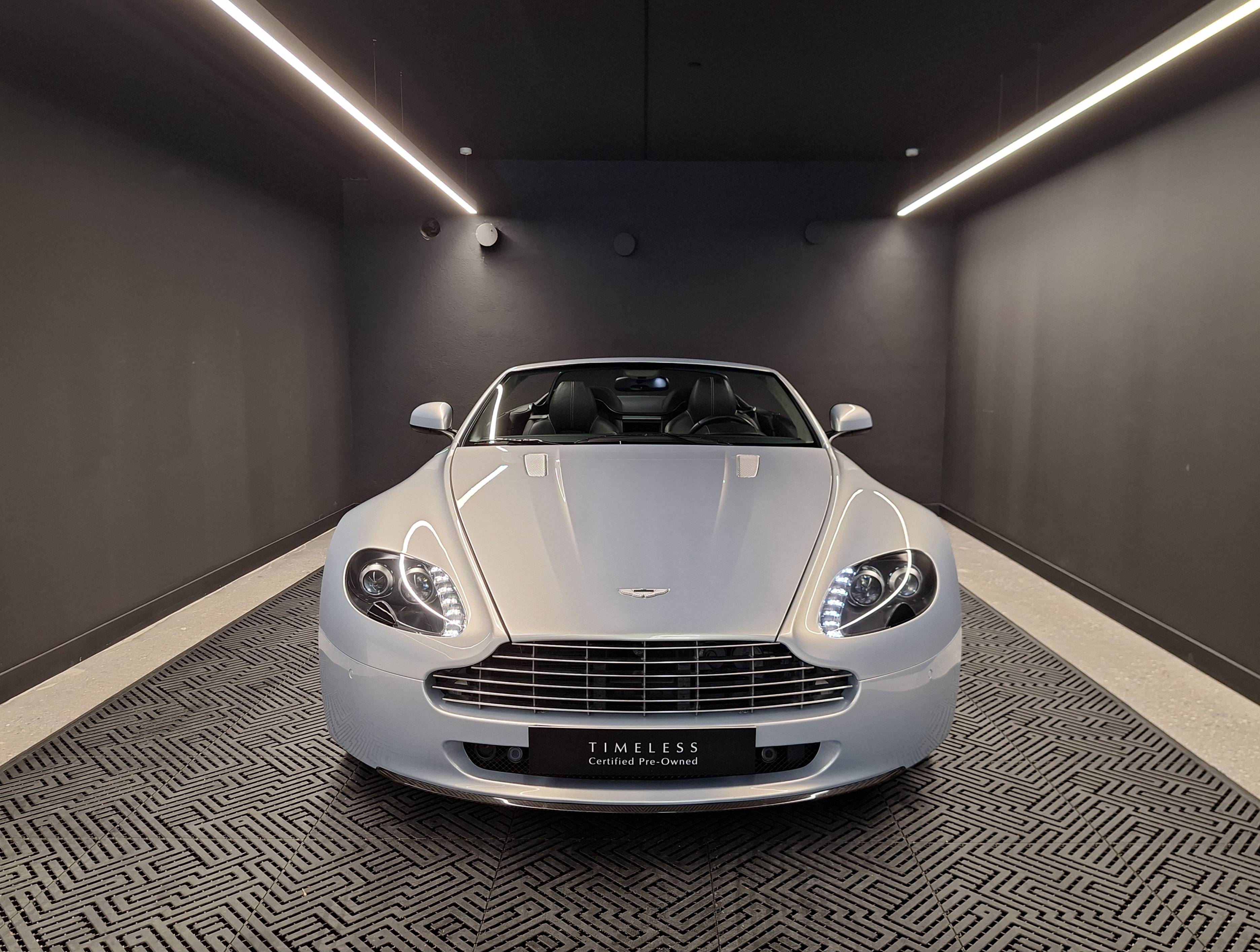 VANTAGE Vantage Roadster V8 &mdash; 12