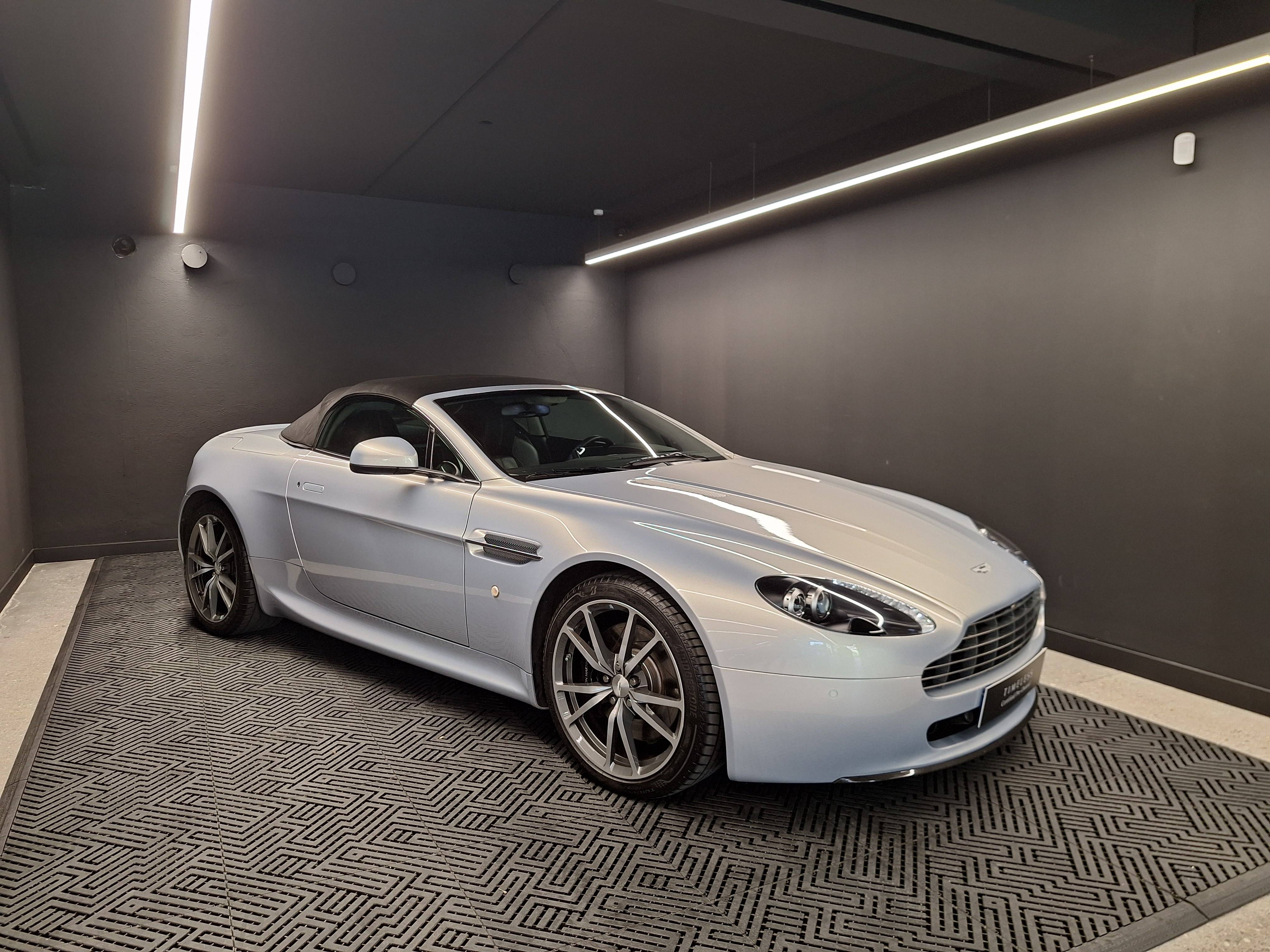 VANTAGE Vantage Roadster V8 &mdash; 16