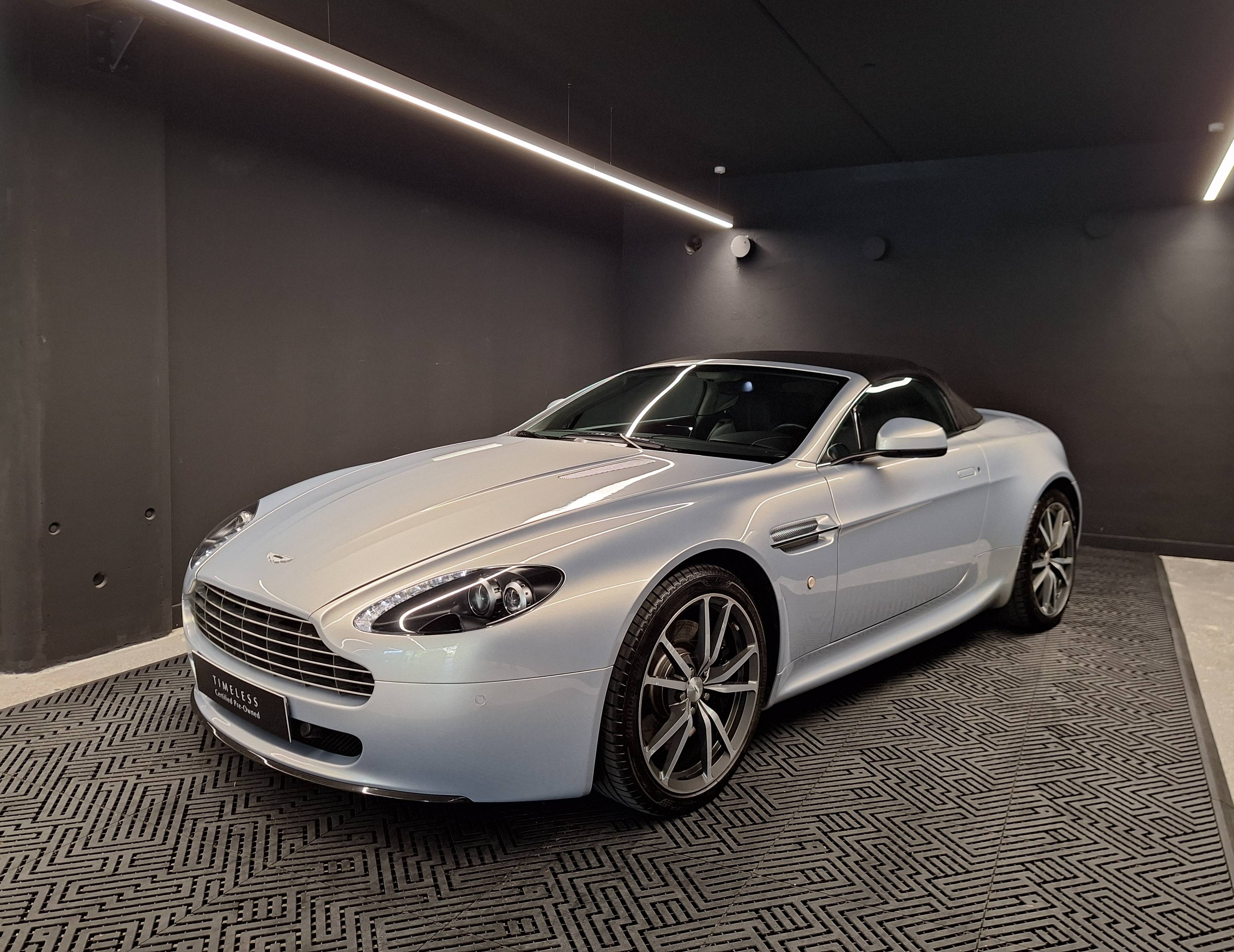VANTAGE Vantage Roadster V8 &mdash; 18