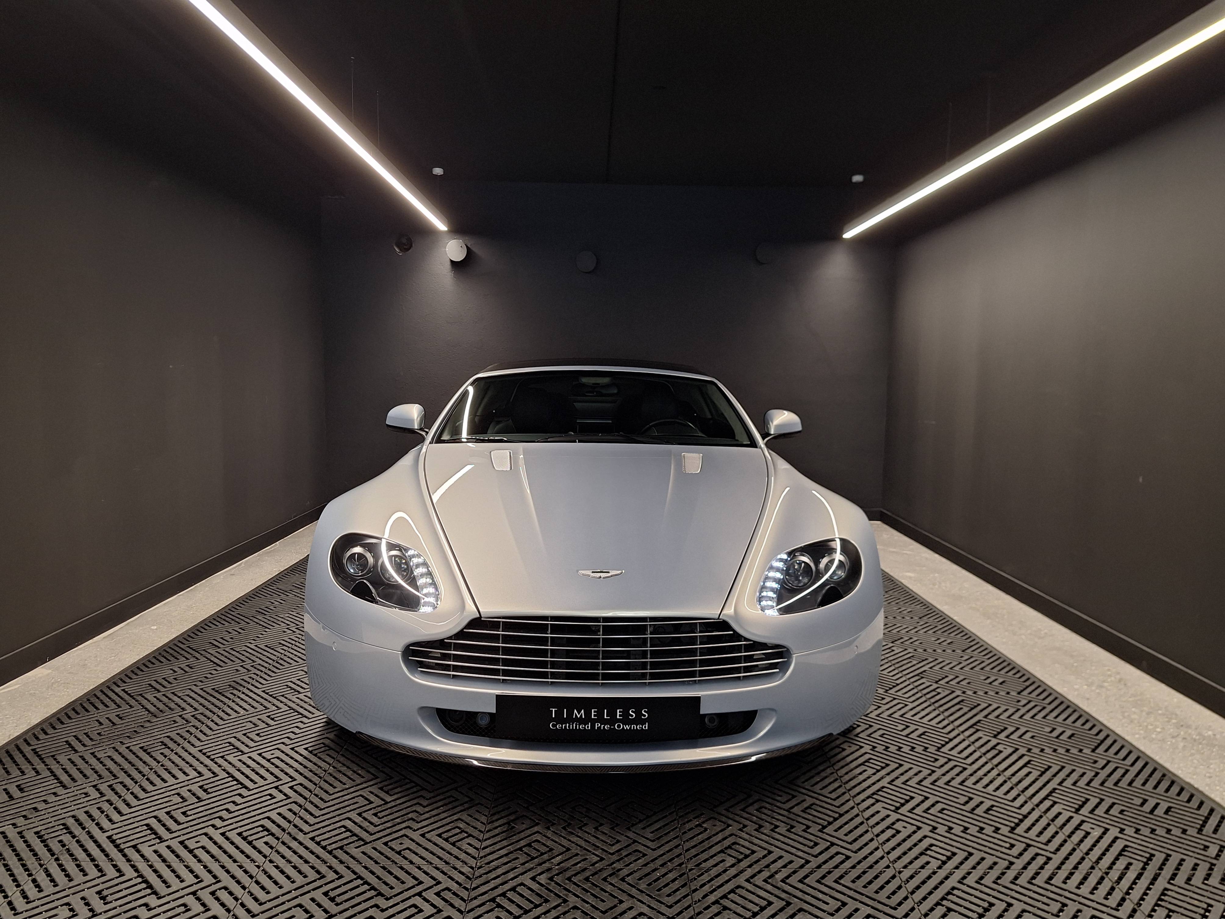 VANTAGE Vantage Roadster V8 &mdash; 20