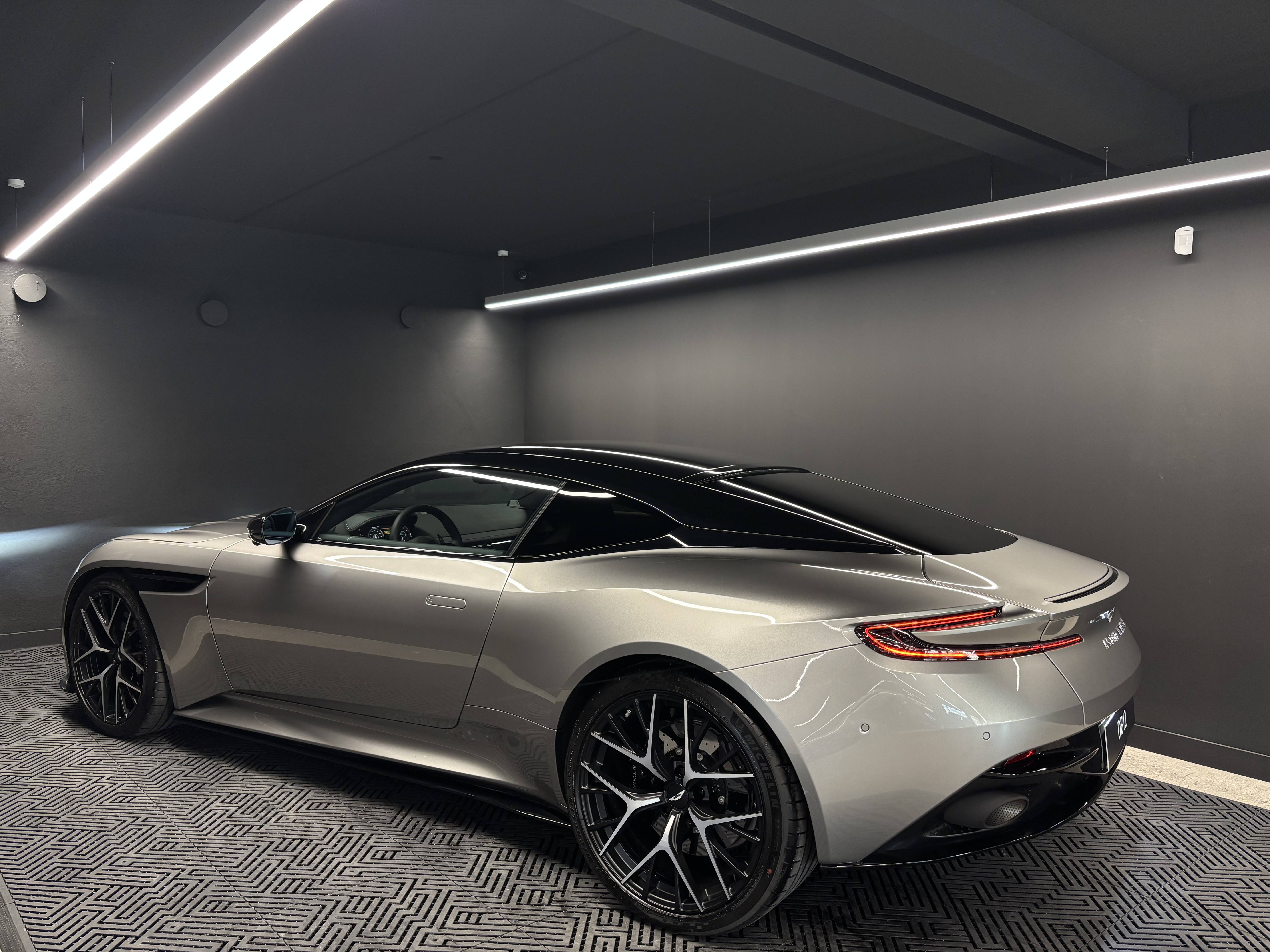 DB11 COUPE DB12 Coup&eacute; 4.0 Biturbo V8 &mdash; 4