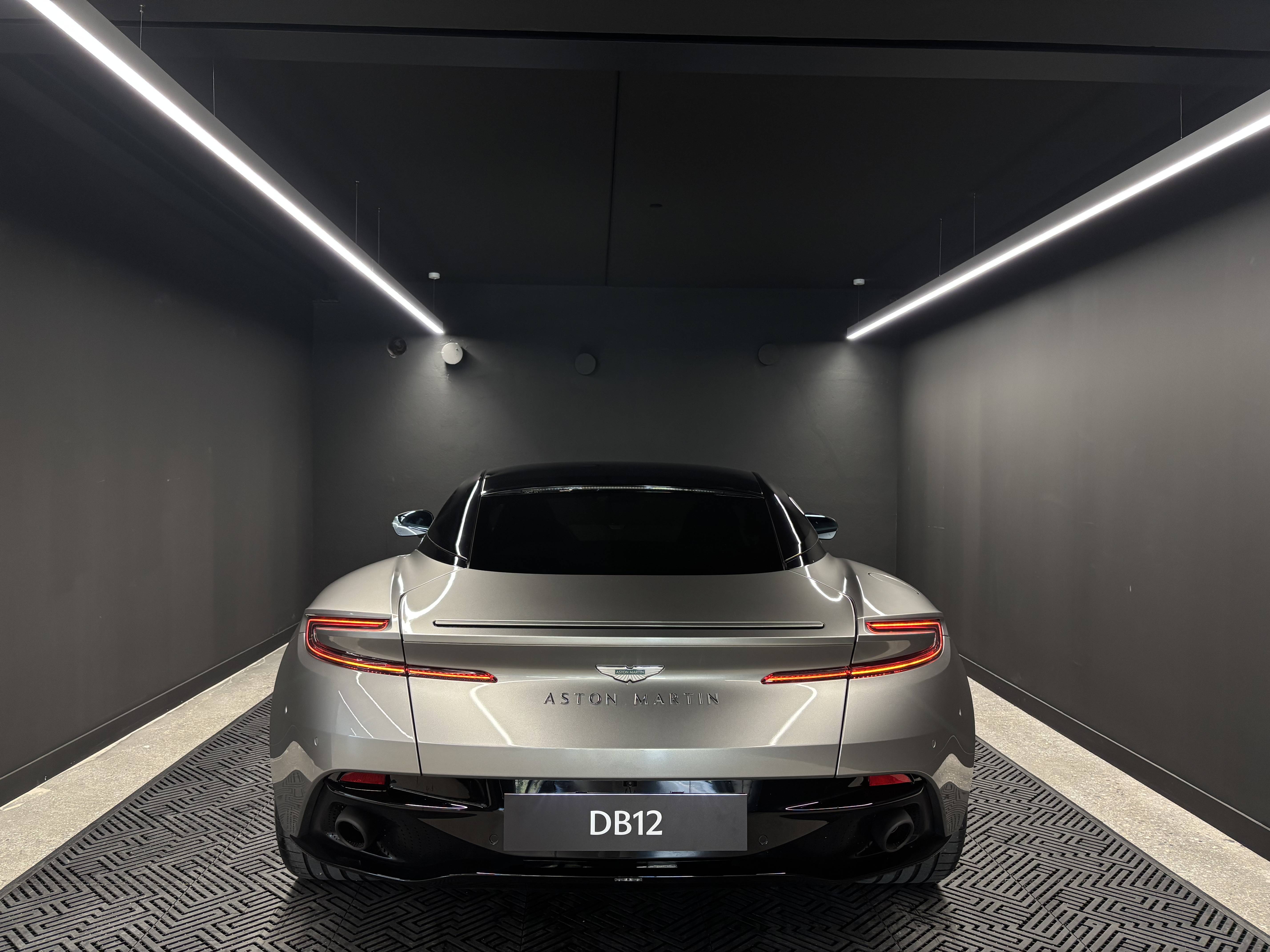 DB11 COUPE DB12 Coup&eacute; 4.0 Biturbo V8 &mdash; 5