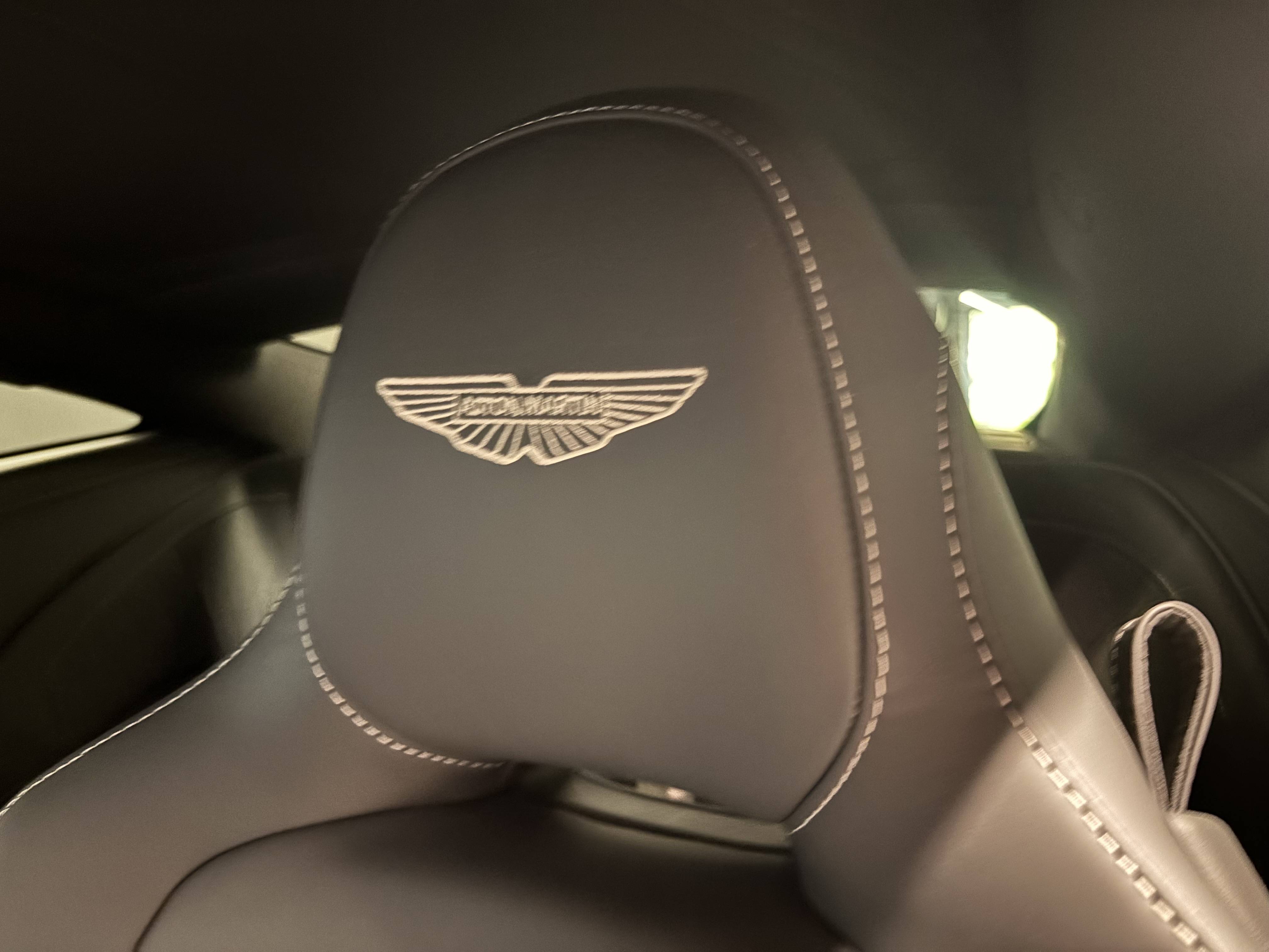 DB11 COUPE DB12 Coup&eacute; 4.0 Biturbo V8 &mdash; 6