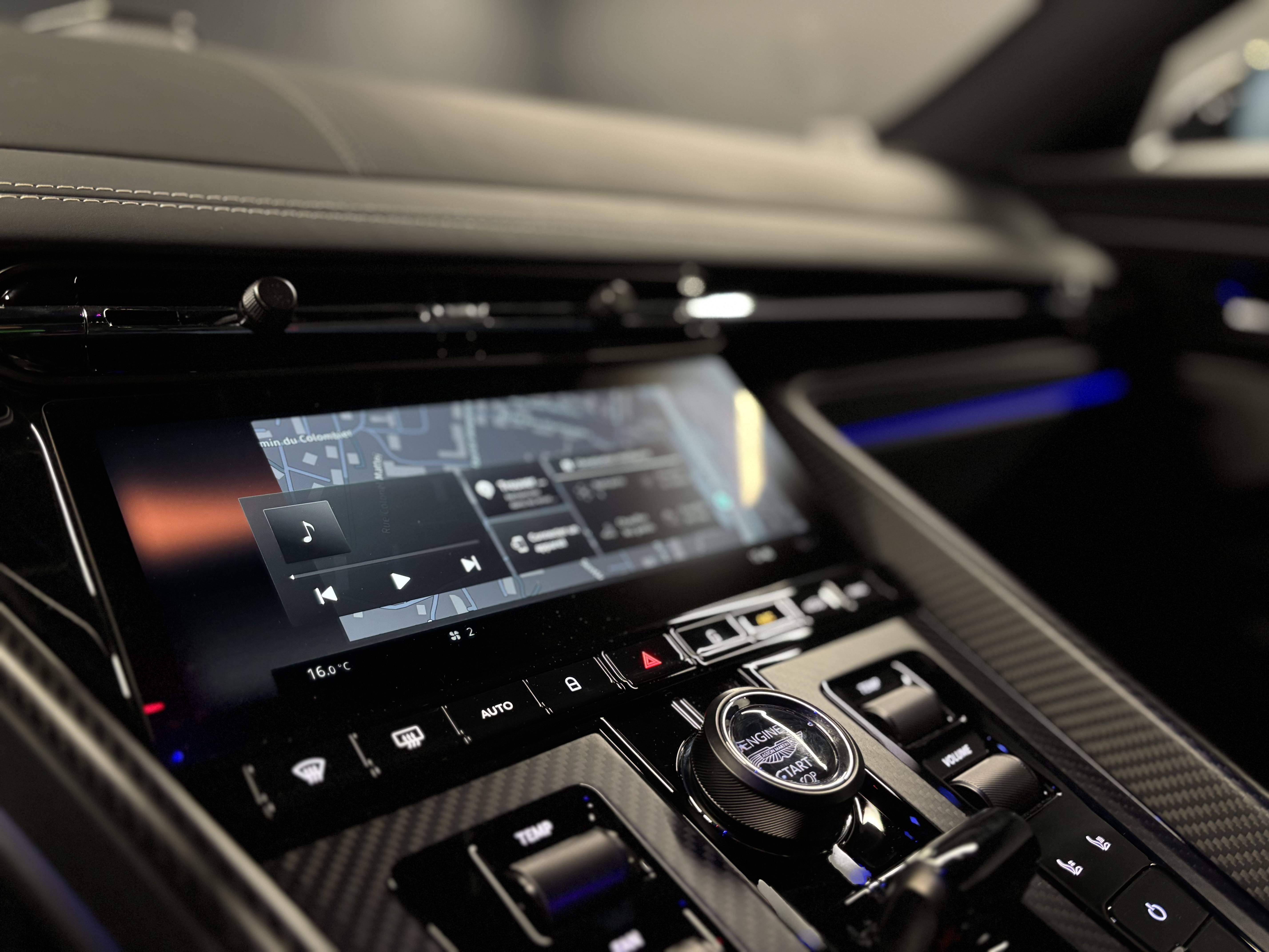 DB11 COUPE DB12 Coup&eacute; 4.0 Biturbo V8 &mdash; 12