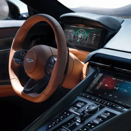 Aston Martin DB12 : volant et écran