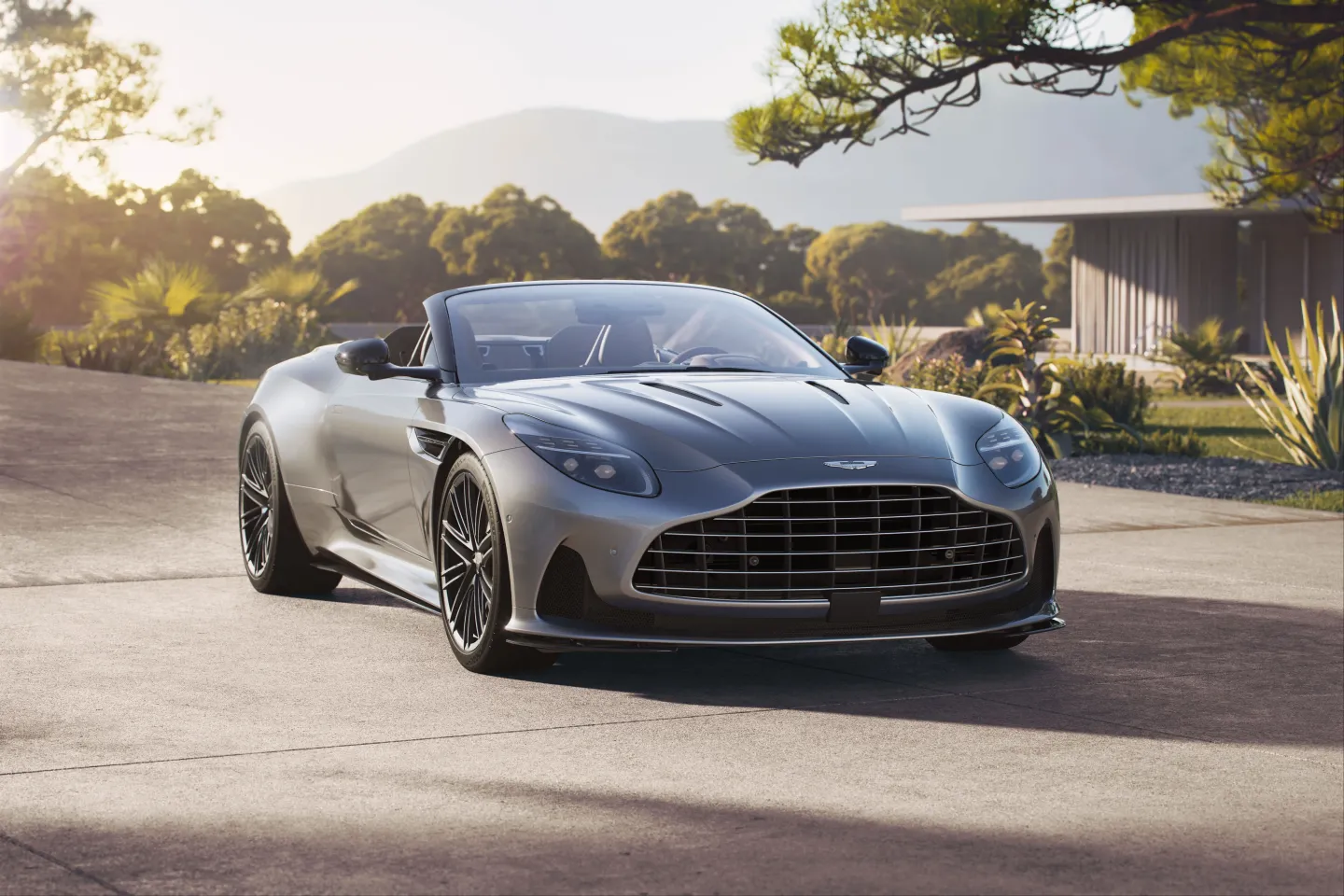 Aston Martin DB12 Volante : Avant