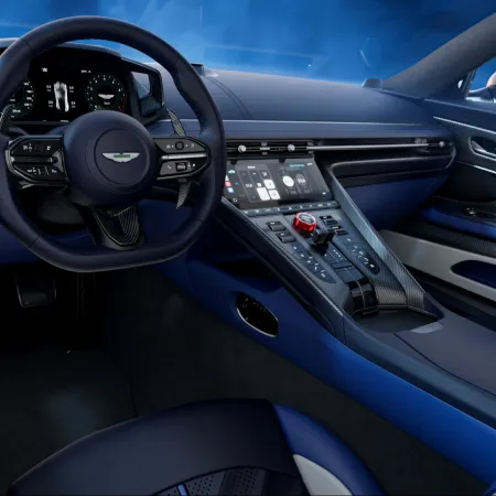 Aston Martin DB12 S : Planche de bord