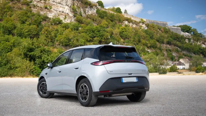 BYD Dolphin G : 3/4 arrière