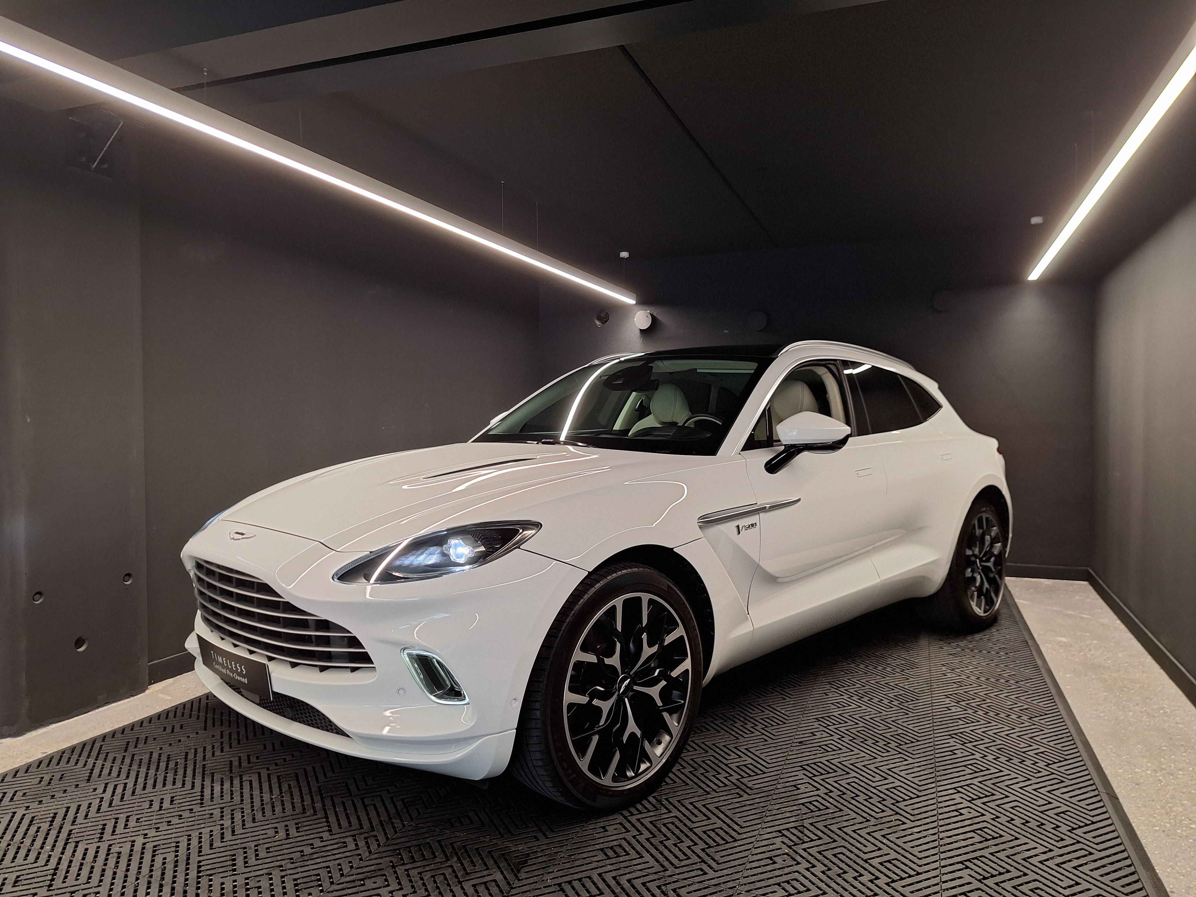 DBX DBX 4.0 Biturbo V8