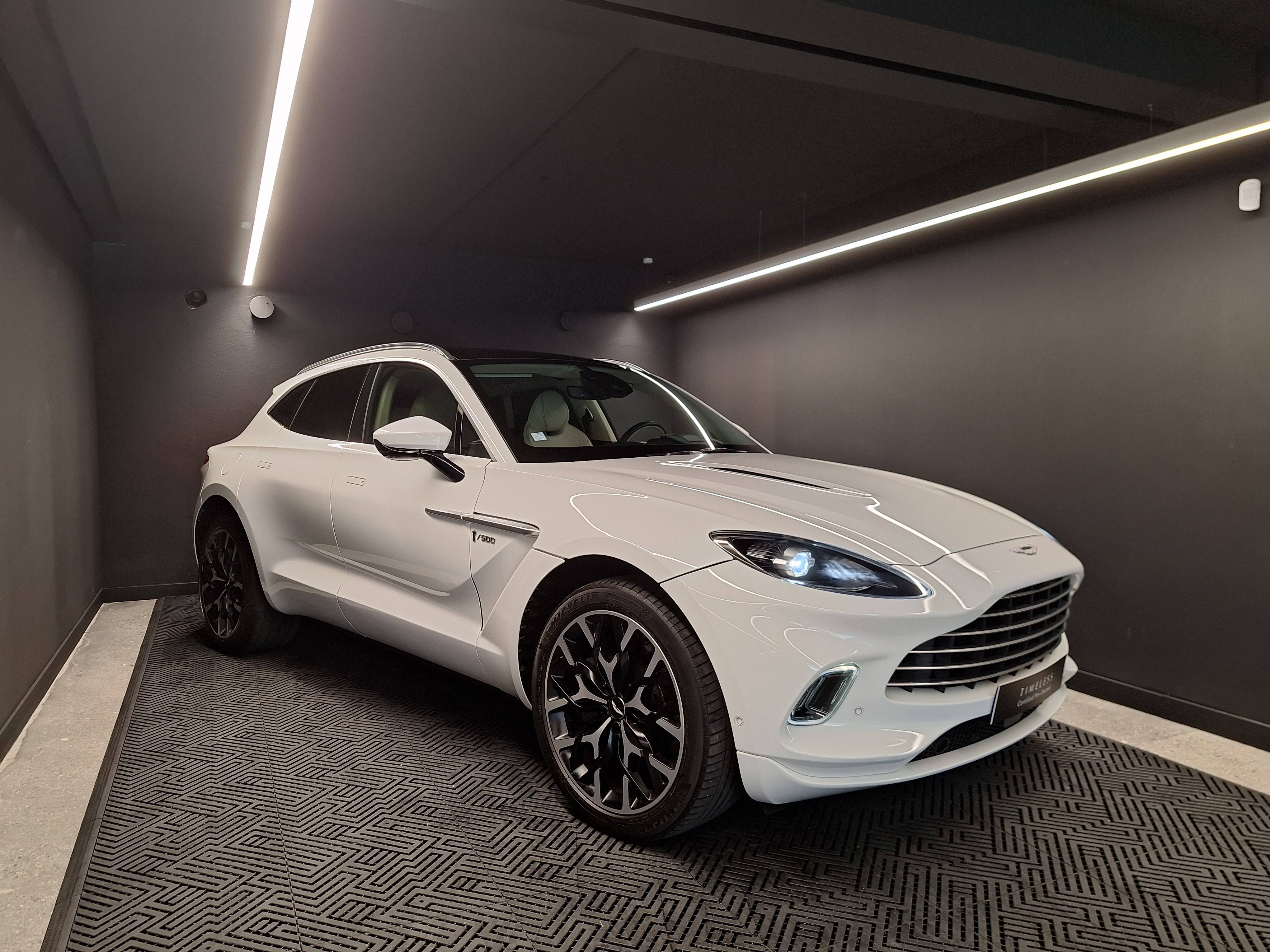 DBX DBX 4.0 Biturbo V8 &mdash; 4