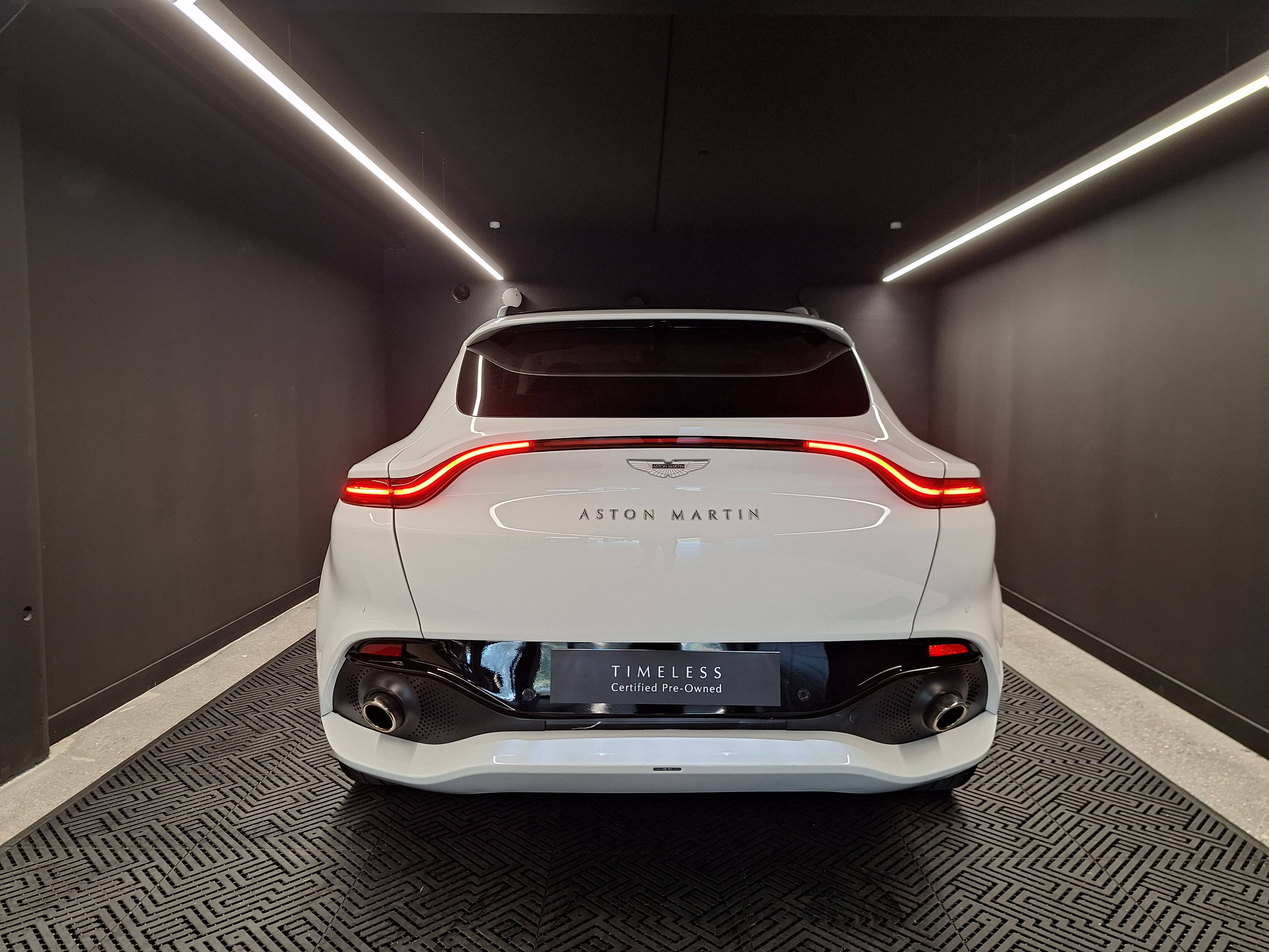 DBX DBX 4.0 Biturbo V8 &mdash; 13