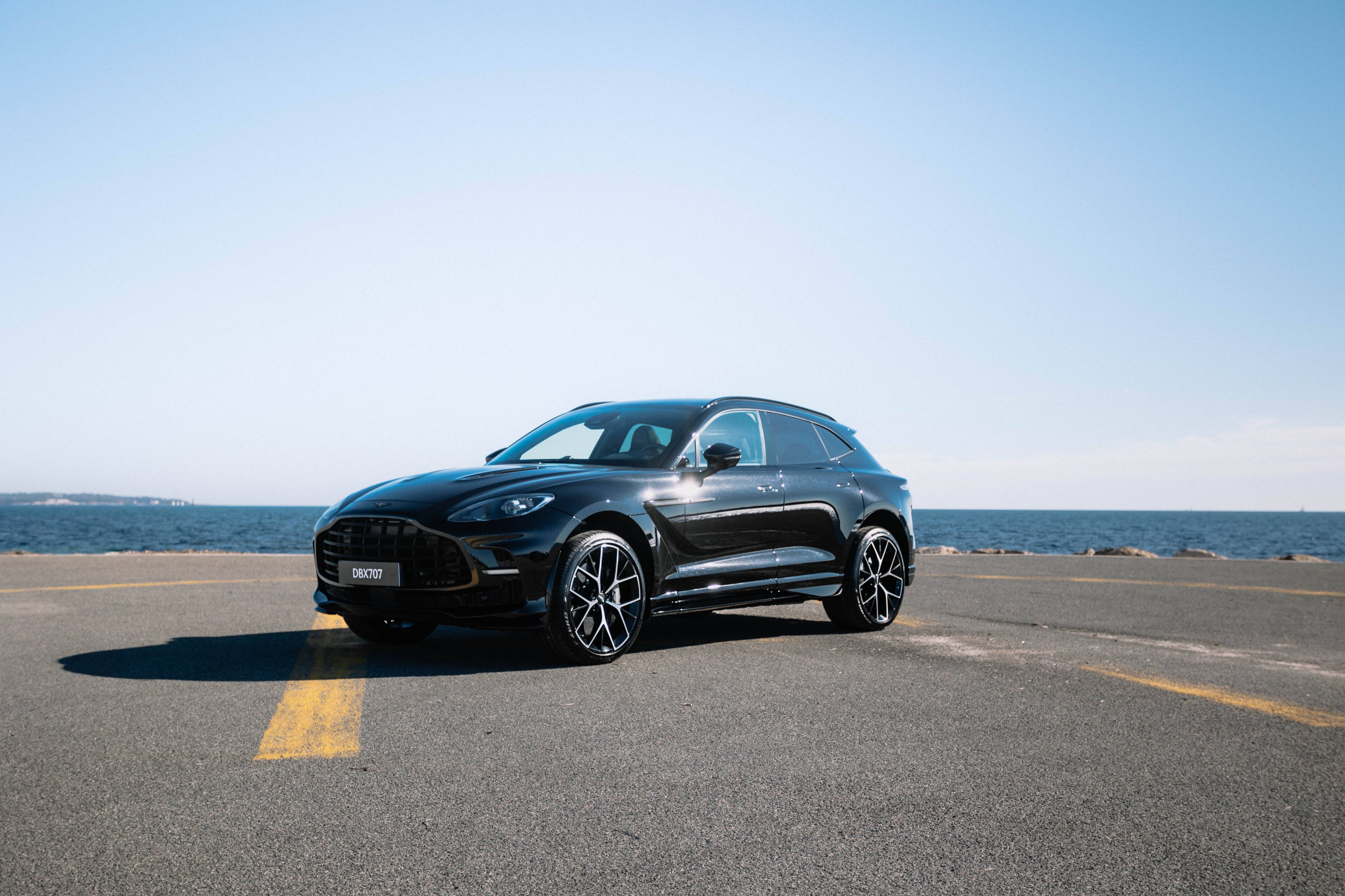 DBX707 DBX707 4.0 Biturbo V8 &mdash; 2