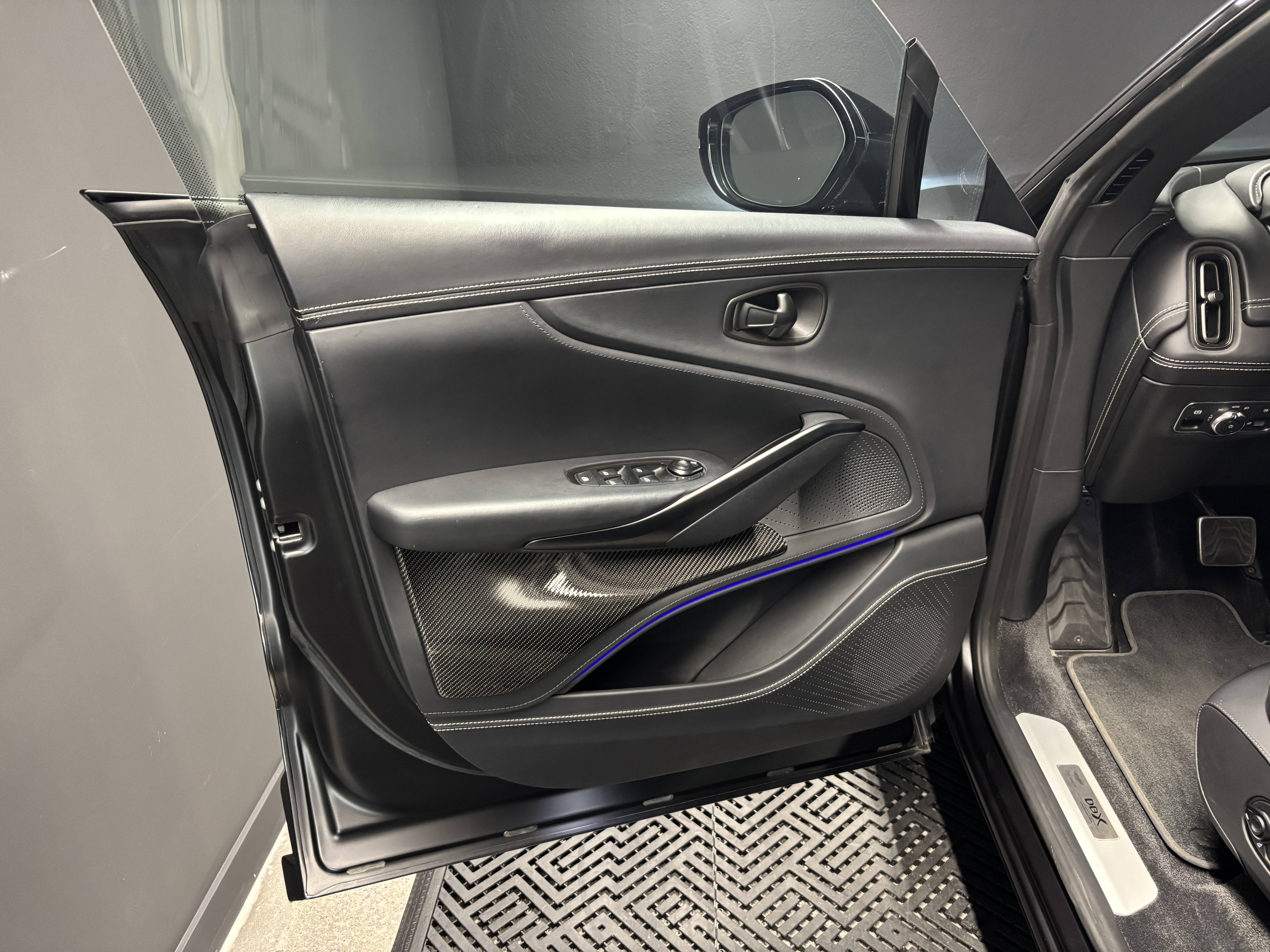 DBX707 DBX707 4.0 Biturbo V8 &mdash; 11