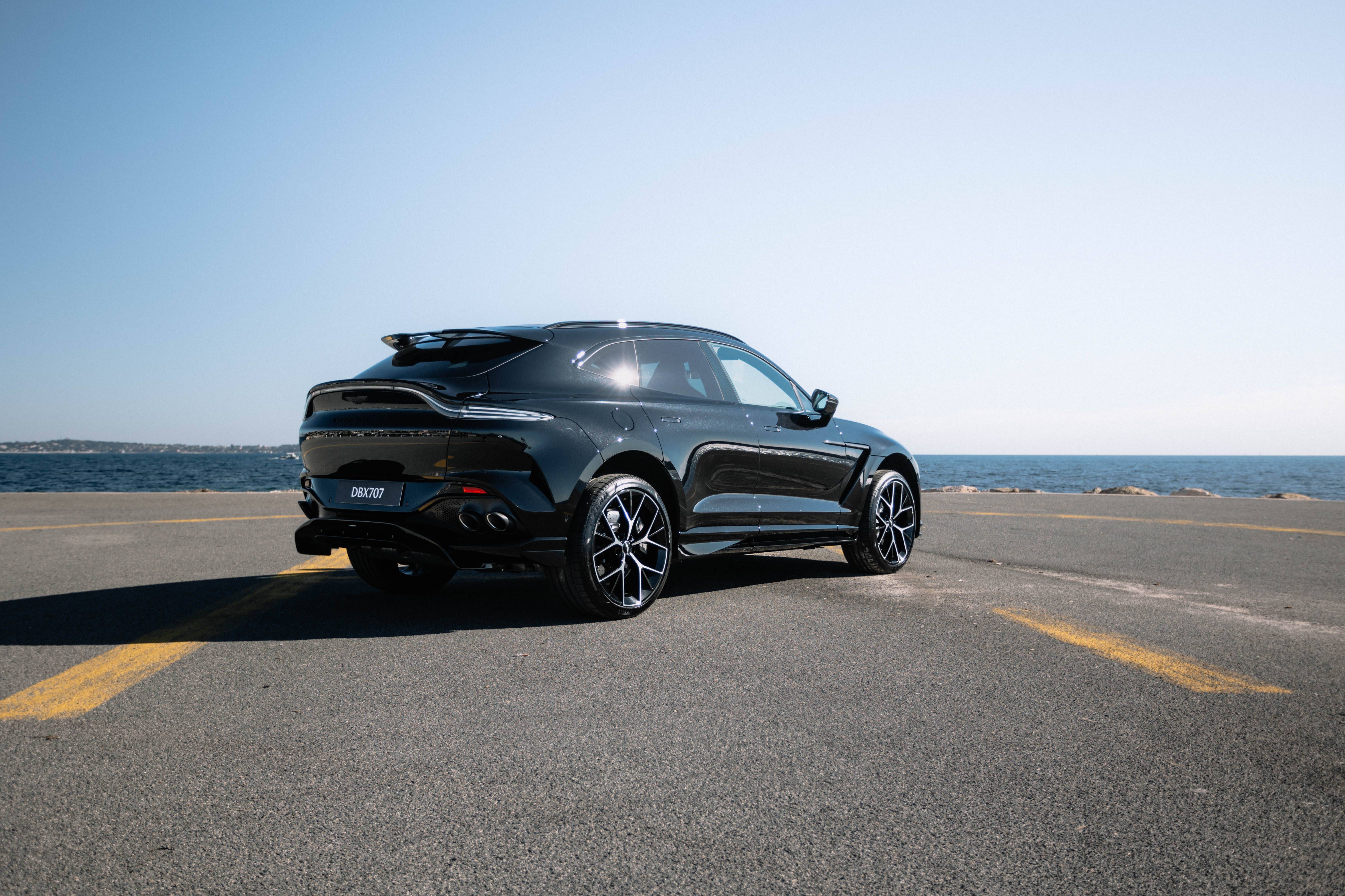 DBX707 DBX707 4.0 Biturbo V8 &mdash; 4