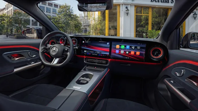 Mercedes GLA : Habitacle avant rouge/noir