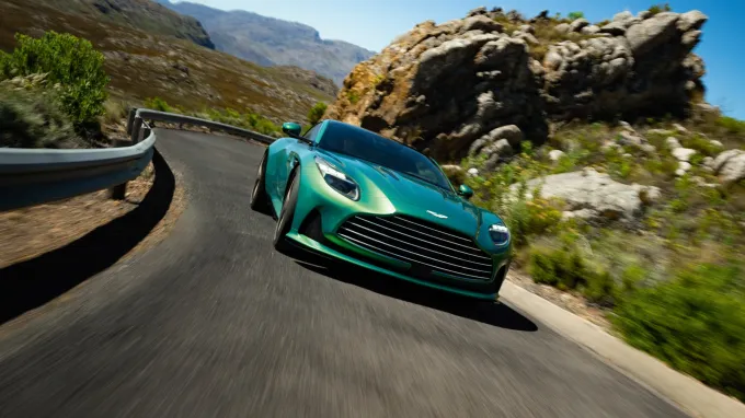Aston Martin DB12 : Vue contreplongée