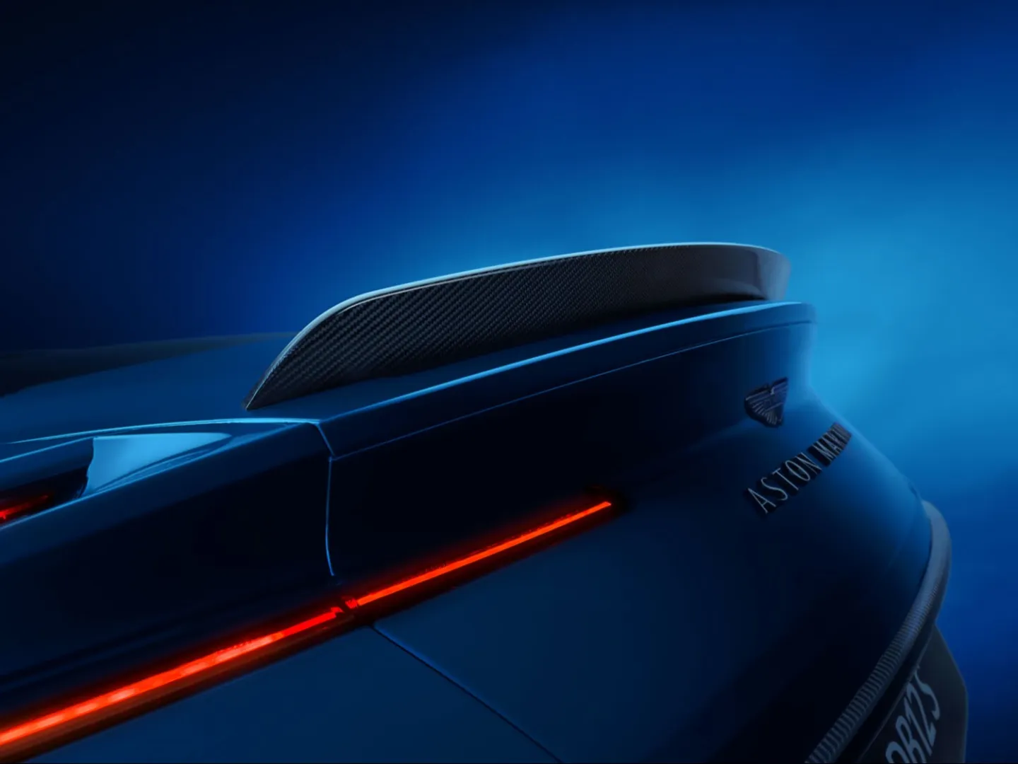 Aston Martin DB12 S : Aileron carbone