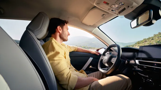 Citroën C4 2025 : poste de conduite avec conducteur